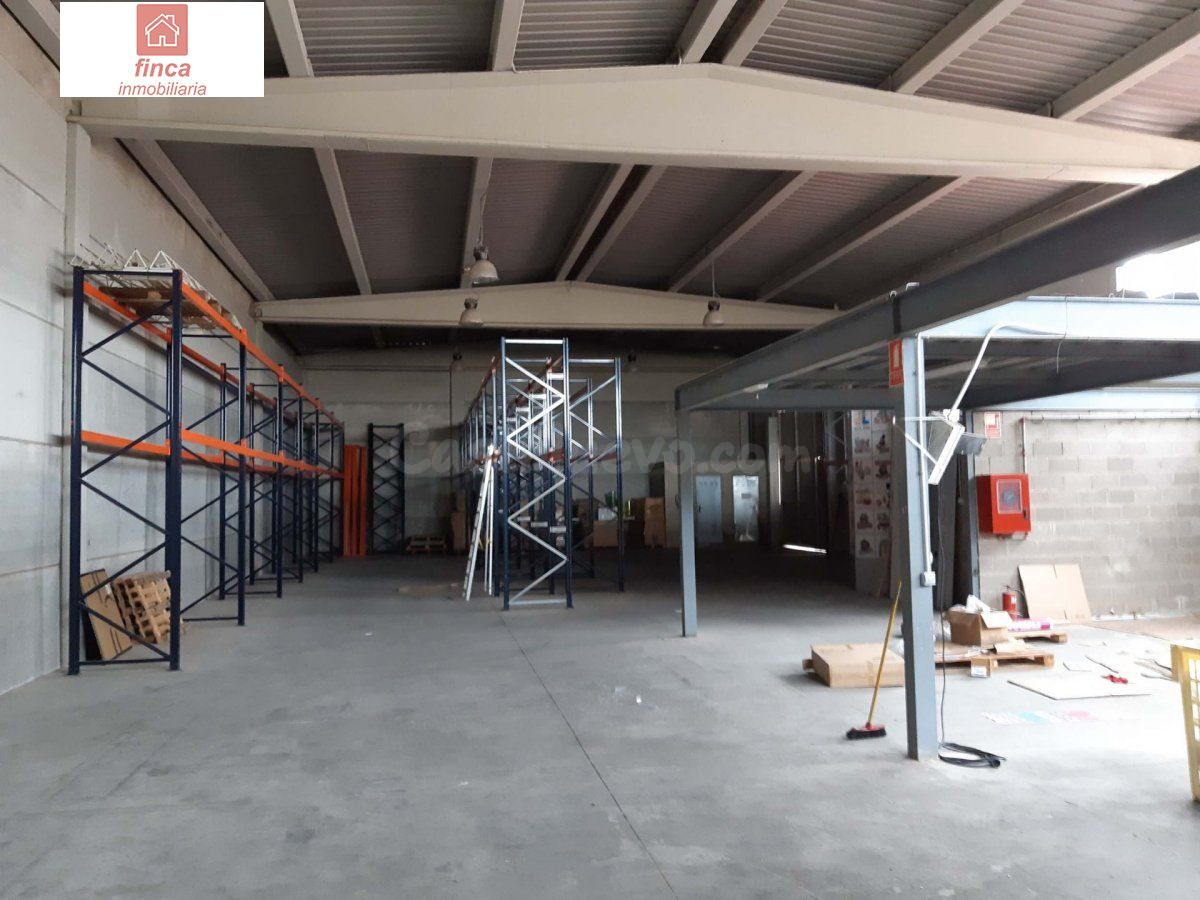 MONTIJO, NAVE ALQUILER POLIGONO, DOS ENTRADAS, PUERTAS ACCESO AMPLIAS