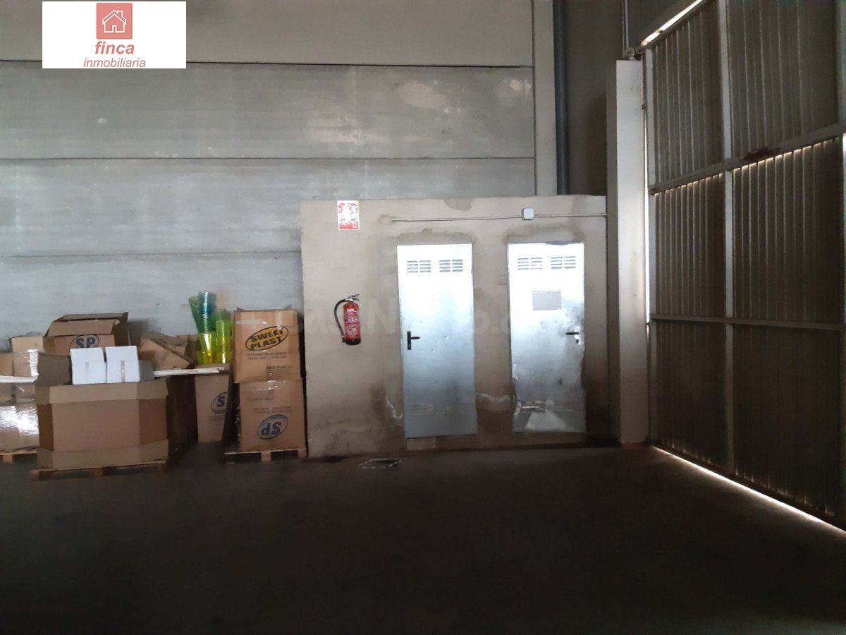 MONTIJO, NAVE ALQUILER POLIGONO, DOS ENTRADAS, PUERTAS ACCES - foto 5
