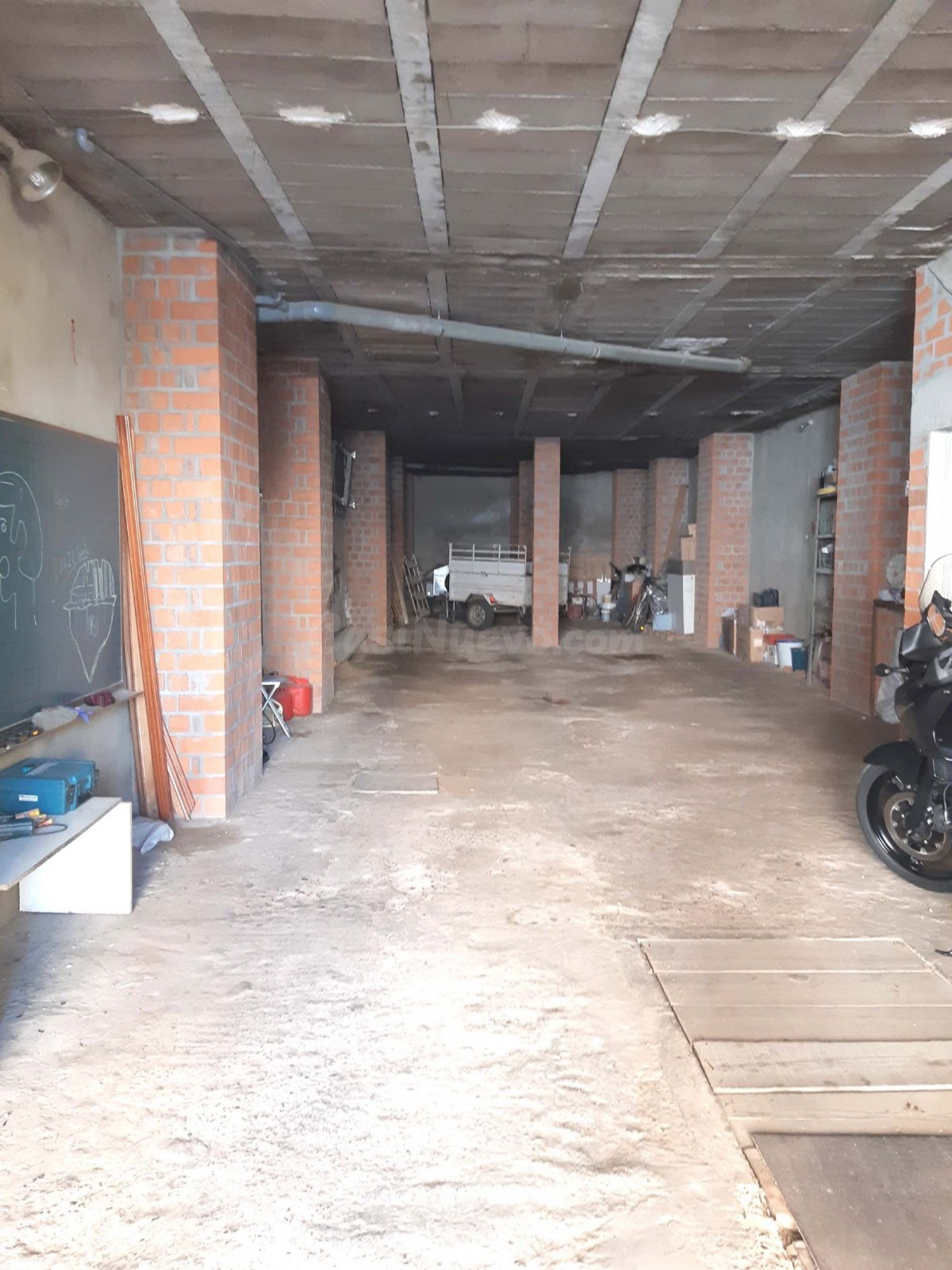 MONTIJO, LOCAL COMERCIAL EN BRUTO, LUMINOSO BIEN UBICADO CON LUZ Y AGUA
