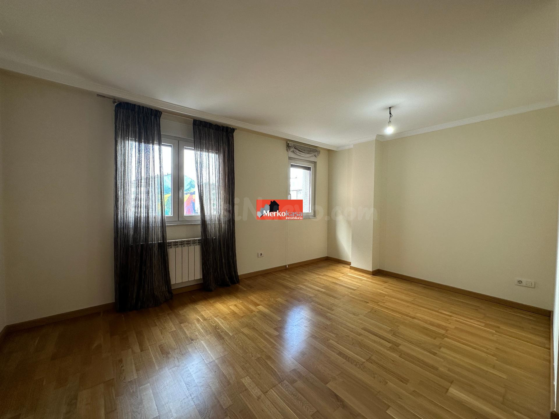 SE VENDE APARTAMENTO MUY LUMINOSO CERCA DEL CENTRO!!!