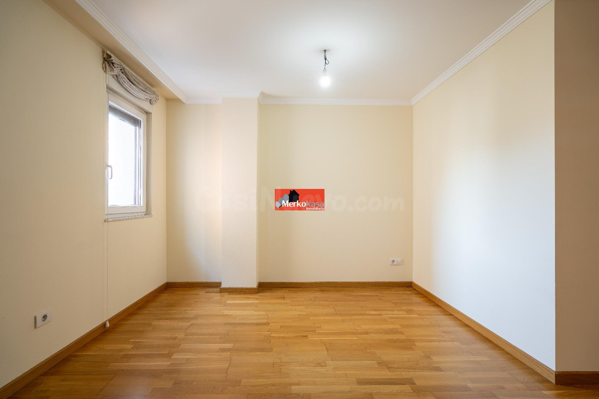 SE VENDE APARTAMENTO MUY LUMINOSO CERCA DEL CENTRO!!! - foto 2