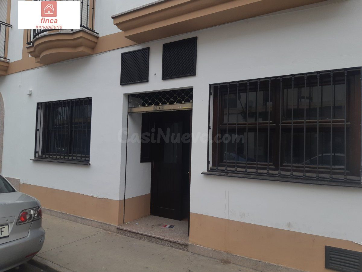 MONTIJO, ALQUILER LOCAL EN EL CENTRO A 25 METROS PLAZA ESPAÑA
