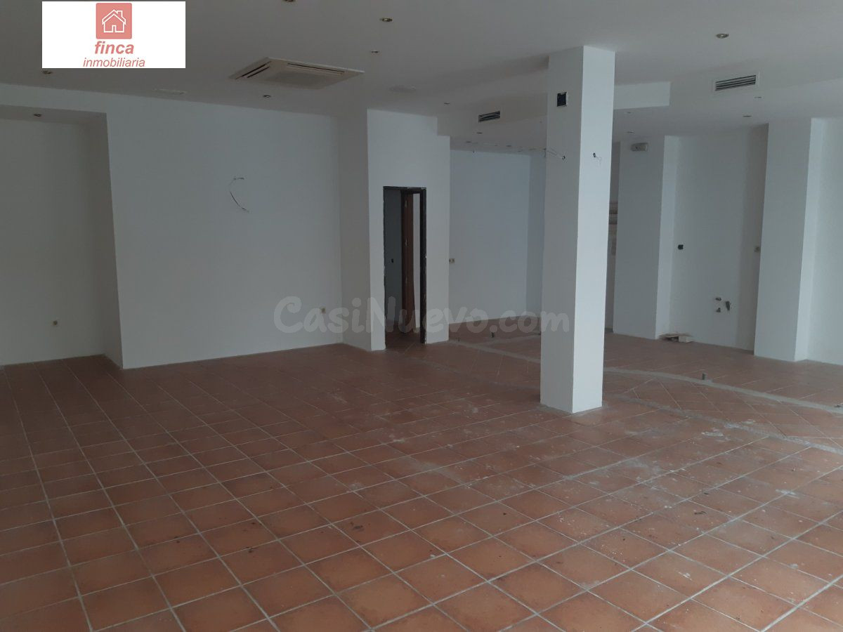 MONTIJO, ALQUILER LOCAL EN EL CENTRO A 25 METROS PLAZA ESPAÑ - foto 2