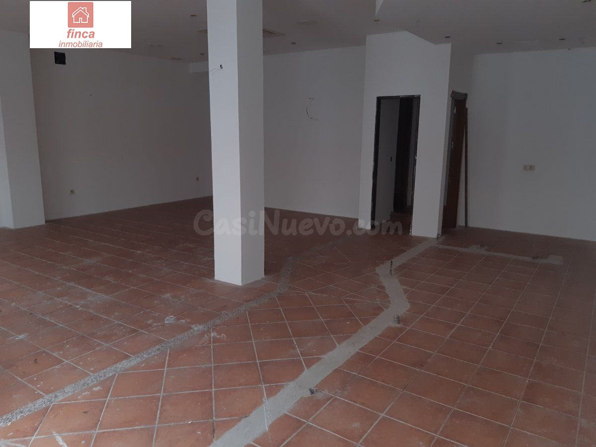 MONTIJO, ALQUILER LOCAL EN EL CENTRO A 25 METROS PLAZA ESPAÑ - foto 4