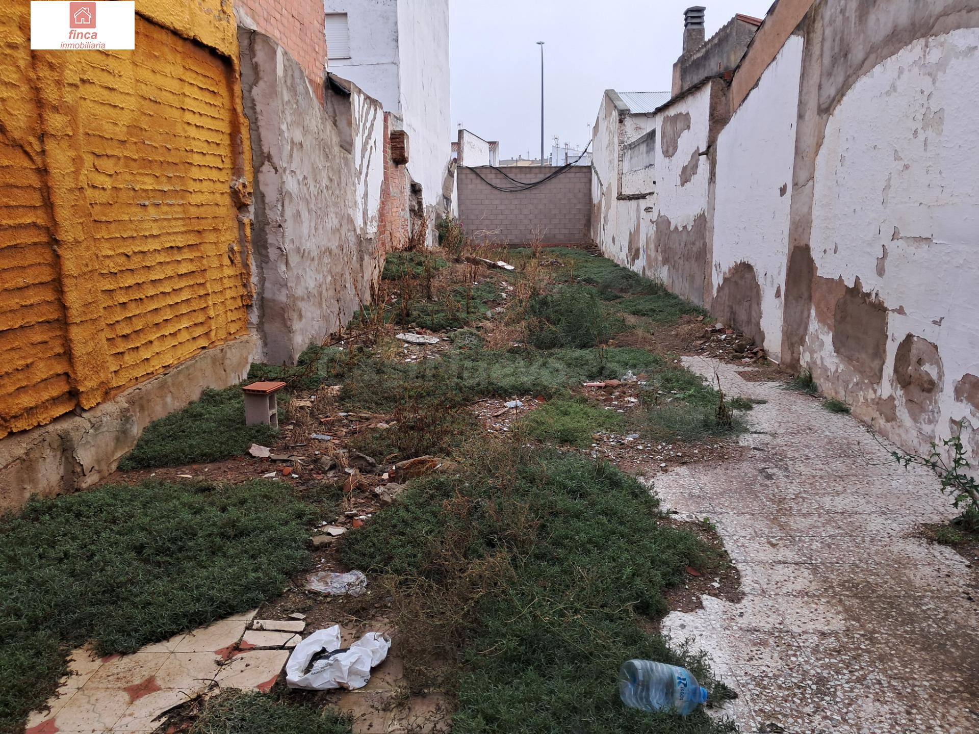 VENTA SOLAR A DOS CALLES, URBANO EN MONTIJO, ZONA SAN GREGOR - foto 3