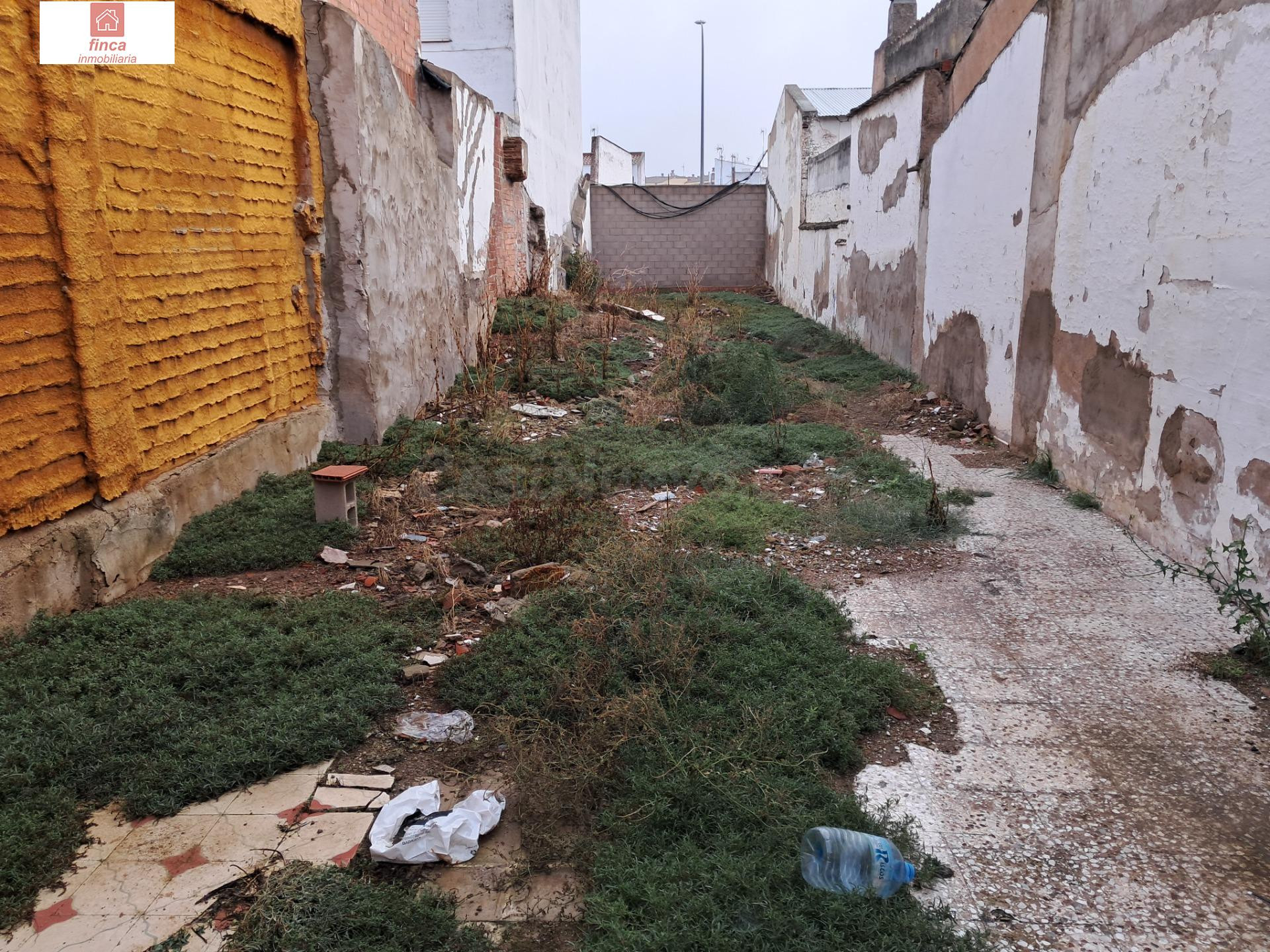 VENTA SOLAR A DOS CALLES, URBANO EN MONTIJO, ZONA SAN GREGOR - foto 4