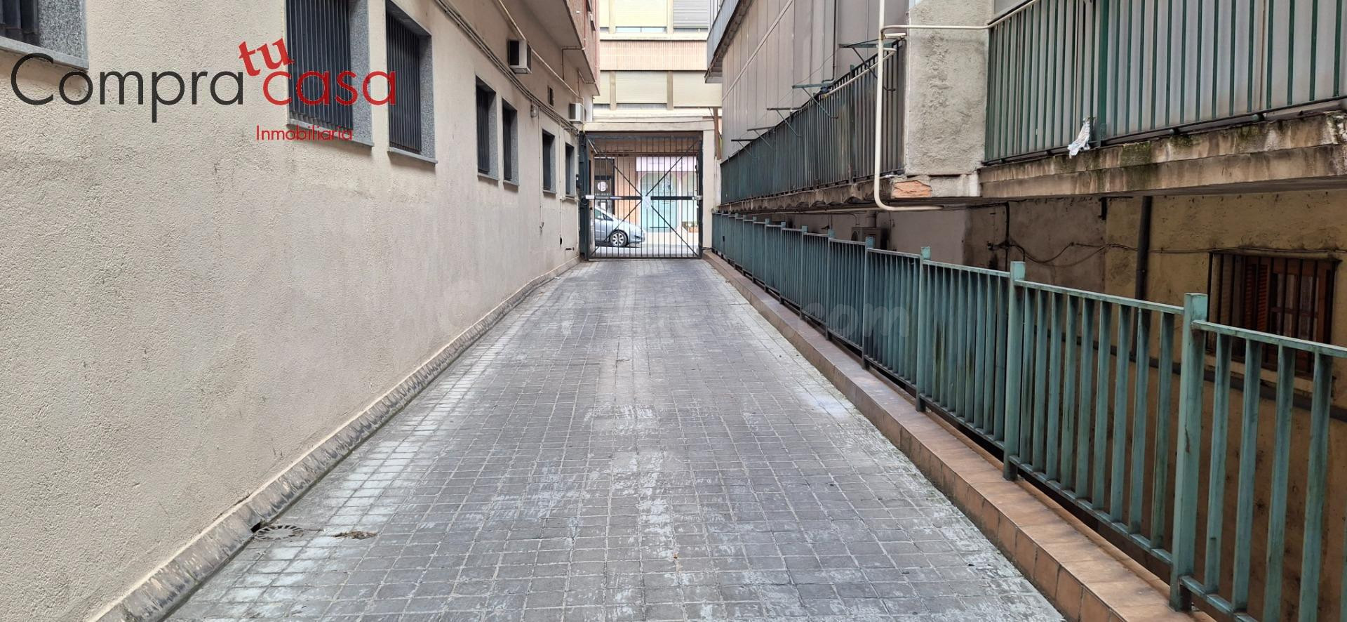 ALQUILER.-.GARAJE.-.CALLE CURTIDORES.-