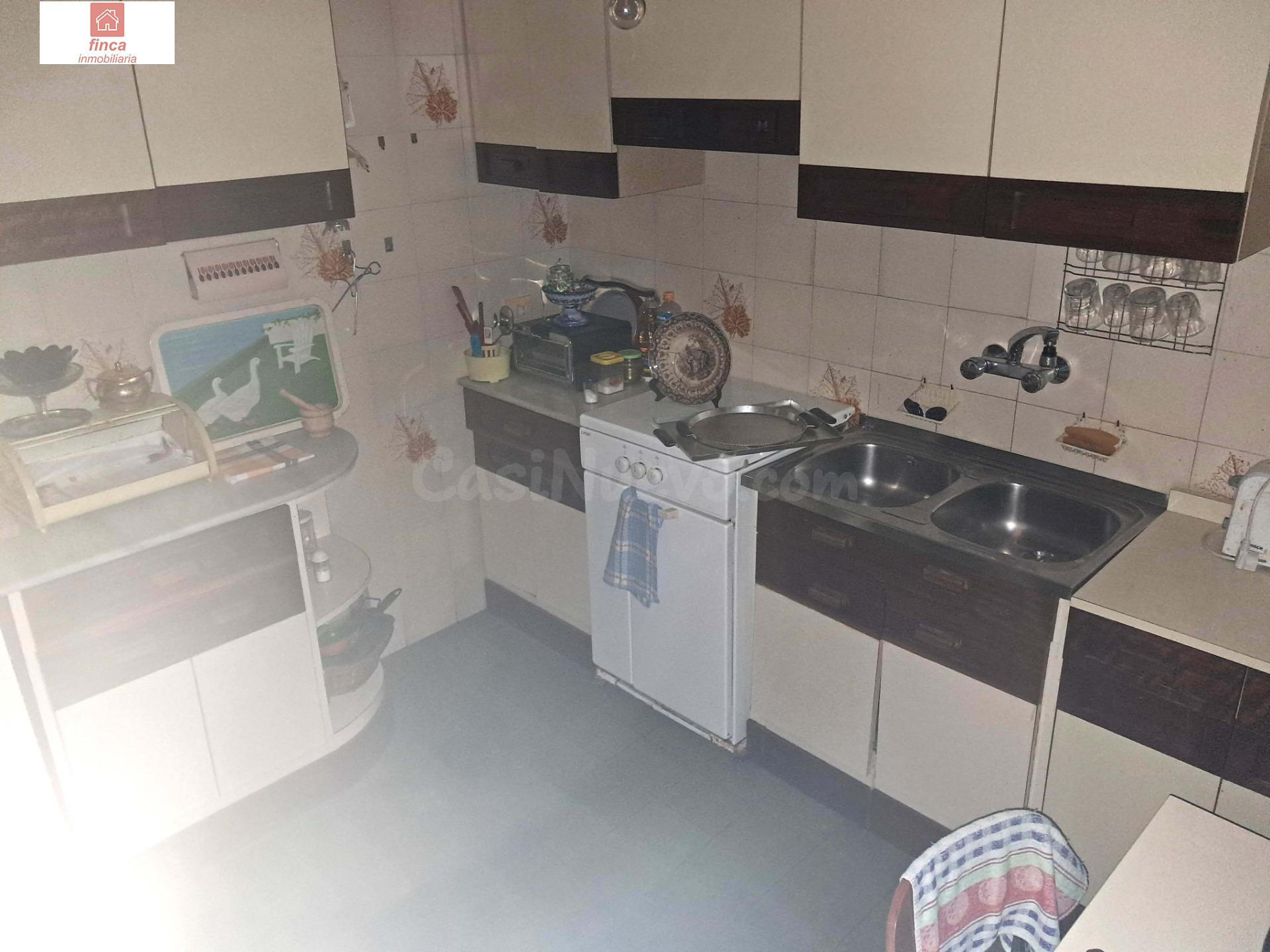 VENTA MONTIJO PISO CENTRICO, 1ª PLANTA, AMUEBLADO, CON TERRAZA Y BUHARDILLA, AIRE EN EL SALÓN - foto 4