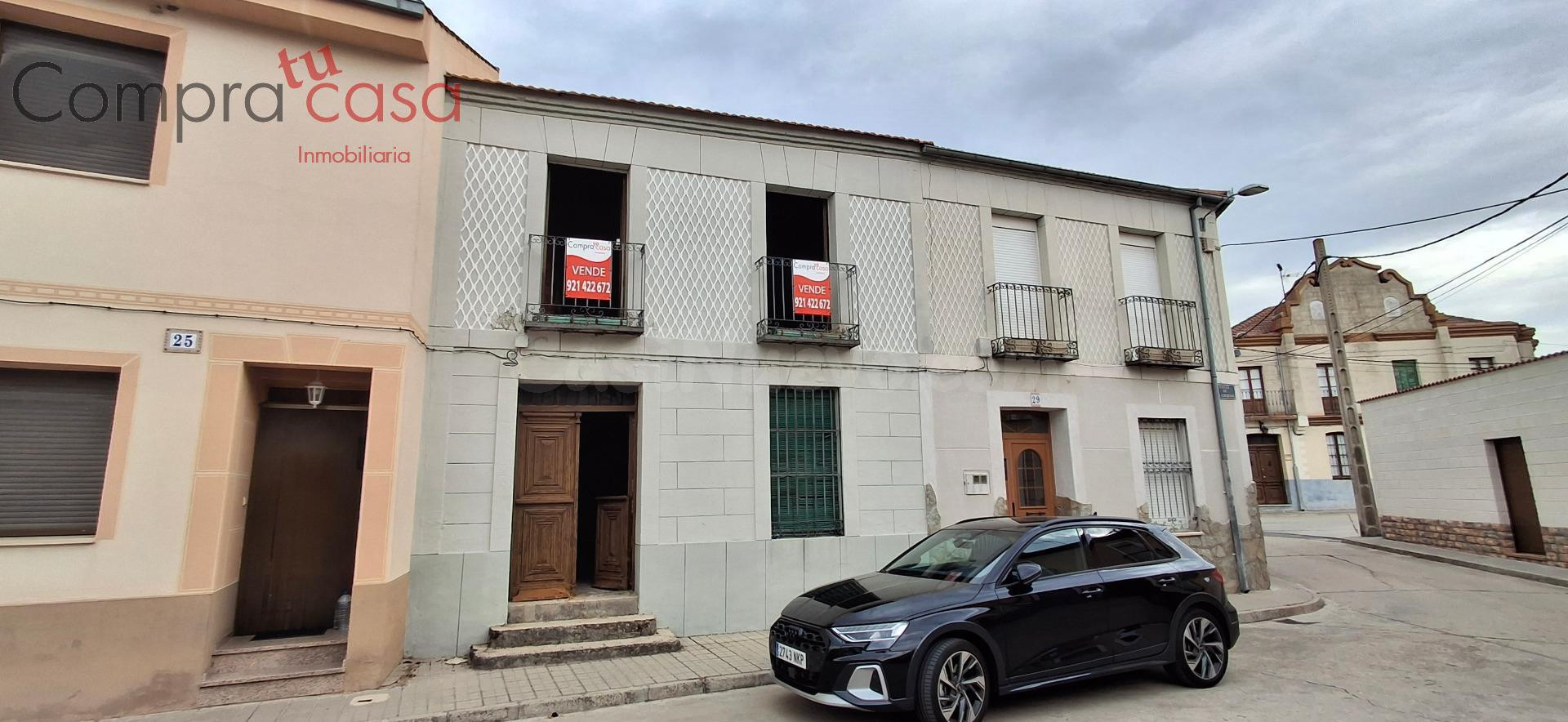 VENTA CASA CON PATIO EN NAVAS DE ORO.-.SEGOVIA