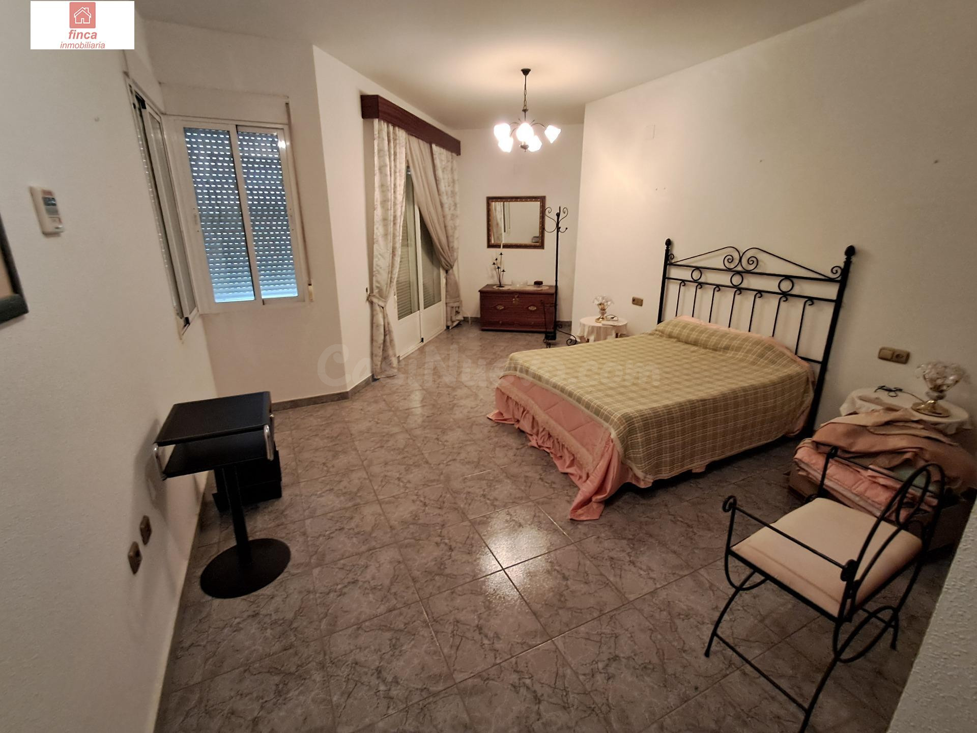 VENTA EN MONTIJO, PISO MUY AMPLIO DE 225 M2 UTILES, AMPLIAS ESTANCIAS, CLIMATIZADO, AMUEBLADO, DE ESQUINA - foto 5