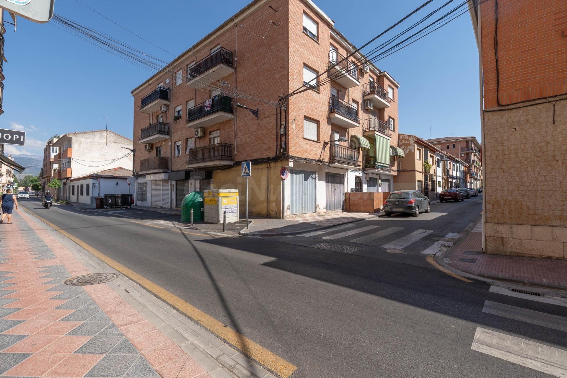 ¡Oportunidad en Armilla! Piso reformado de 3 dormitorios.