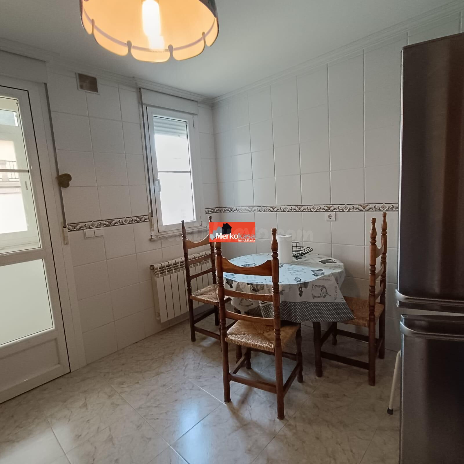 SE ALQUILA VIVIENDA DE CINCO DORMITORIOS EN AVD. DE MADRID!!! - foto 2
