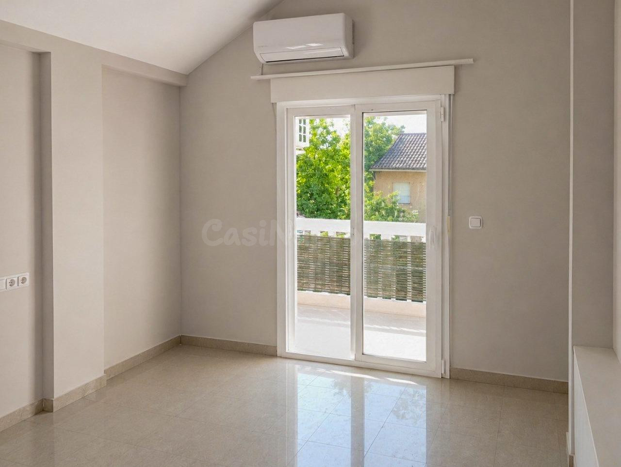 Casa con patio y piscina en una zona muy tranquila de Dúrcal