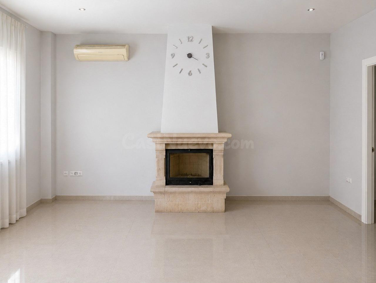 Casa con patio y piscina en una zona muy tranquila de Dúrcal - foto 4