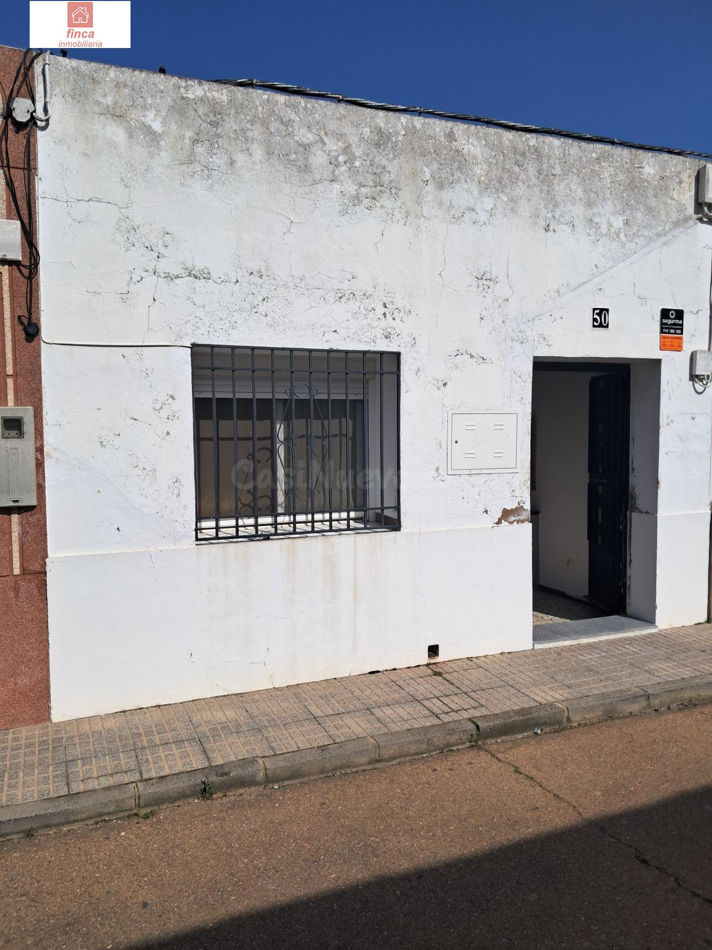 VENTA EN PUEBLA DE LA CALZADA, ZONA CENTRO, VIVIENDA A DOS CALLES, AMPLIA Y LUMINOSA