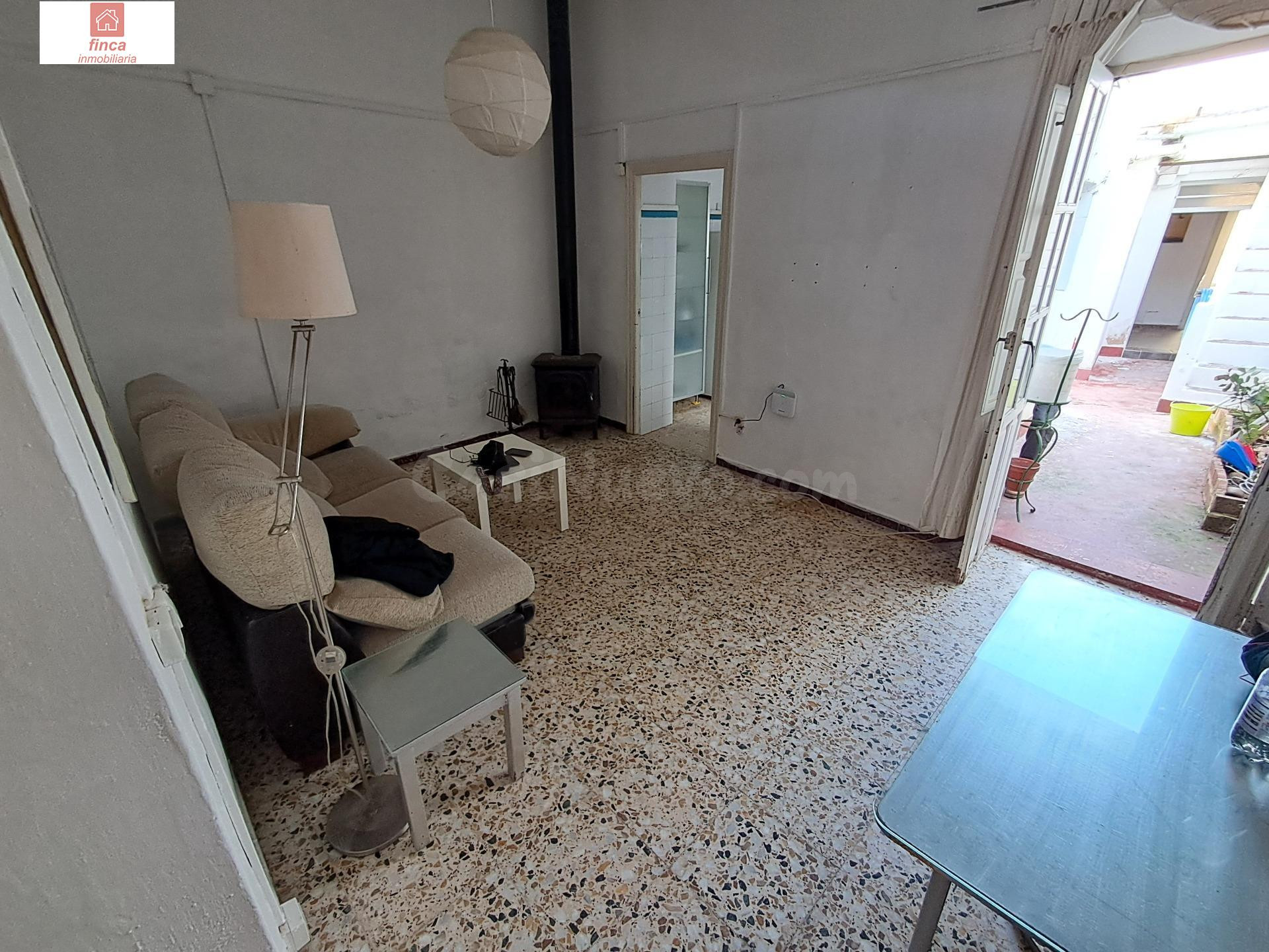 VENTA EN PUEBLA DE LA CALZADA, ZONA CENTRO, VIVIENDA A DOS CALLES, AMPLIA Y LUMINOSA - foto 3
