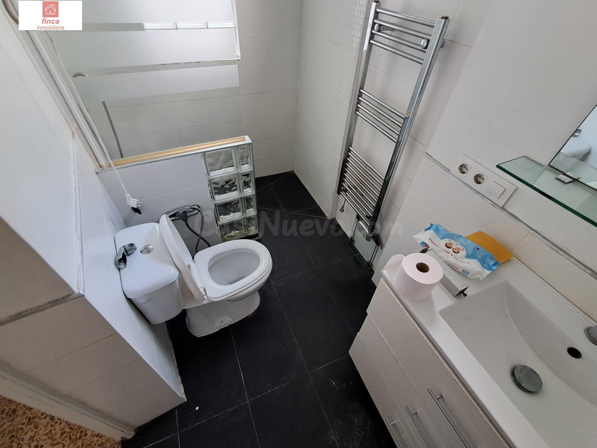 VENTA EN PUEBLA DE LA CALZADA, ZONA CENTRO, VIVIENDA A DOS CALLES, AMPLIA Y LUMINOSA - foto 4