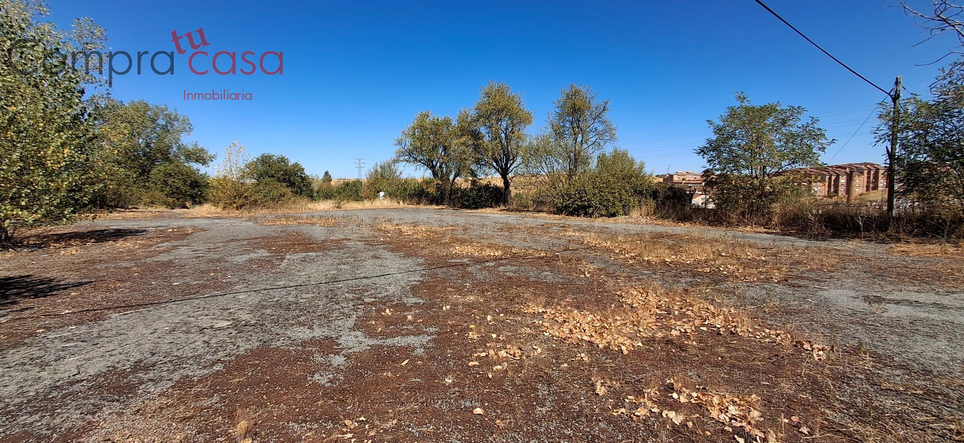 VENTA FINCA CON NAVE.-.PUENTE HIERRO