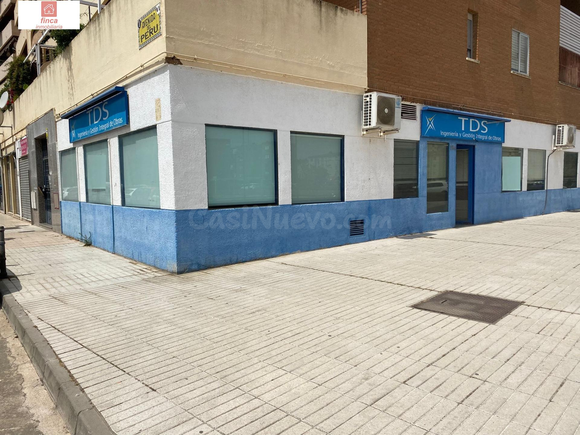 VENTA EN BADAJOZ, ZONA VALDEPASILLAS, LOCAL COMERCIAL PLANTA BAJA, DE ESQUINA, EQUIPADO CON AIRE ACONDICIONADO, ZONA DE MUCHO PASO