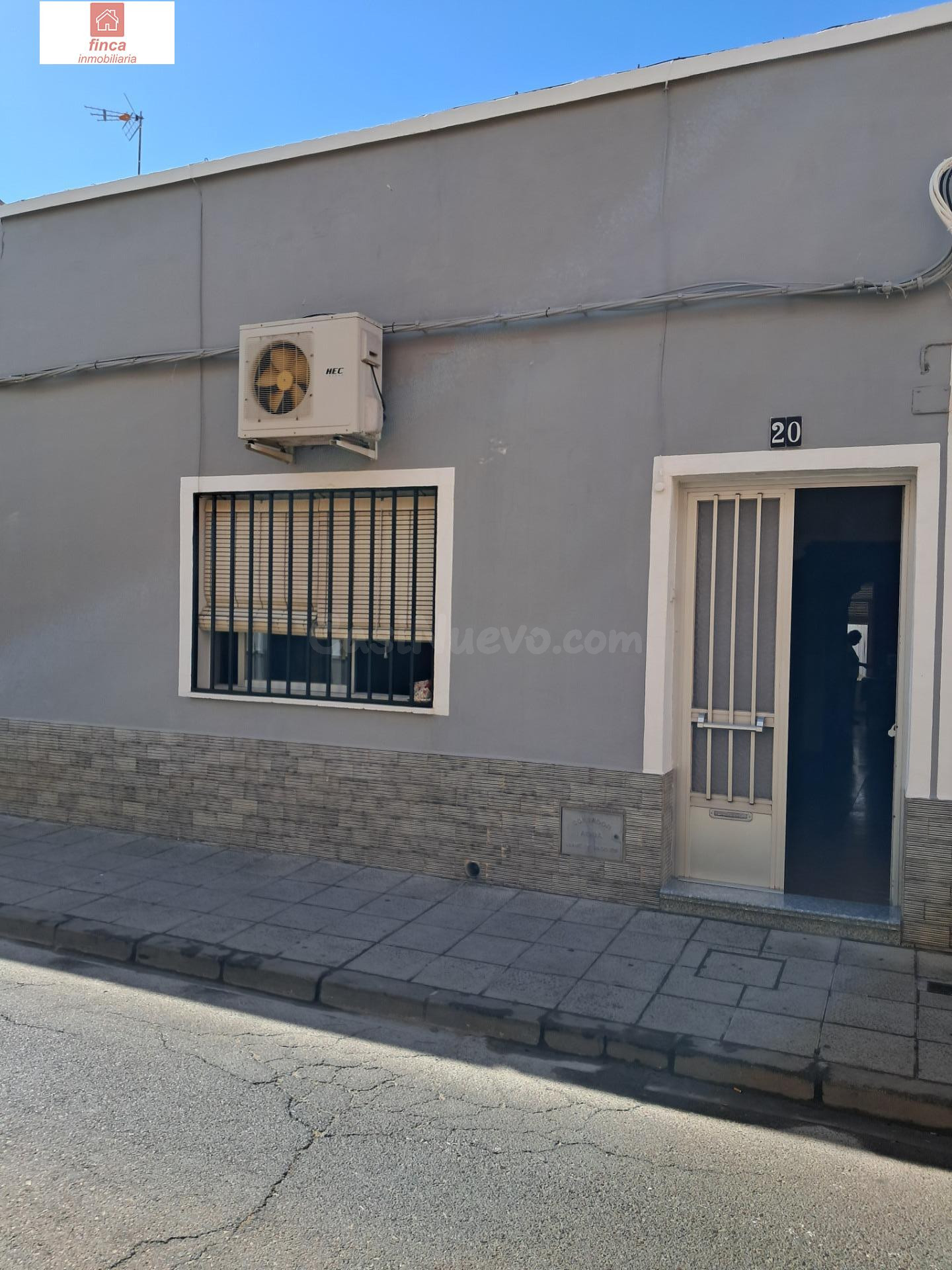 SE VENDE VIVIENDA EN MONTIJO, ZONA CENTRO, REFORMADA, AMPLIA Y LUMINOSA, CERCA DE TODOS LOS SERVICIOS