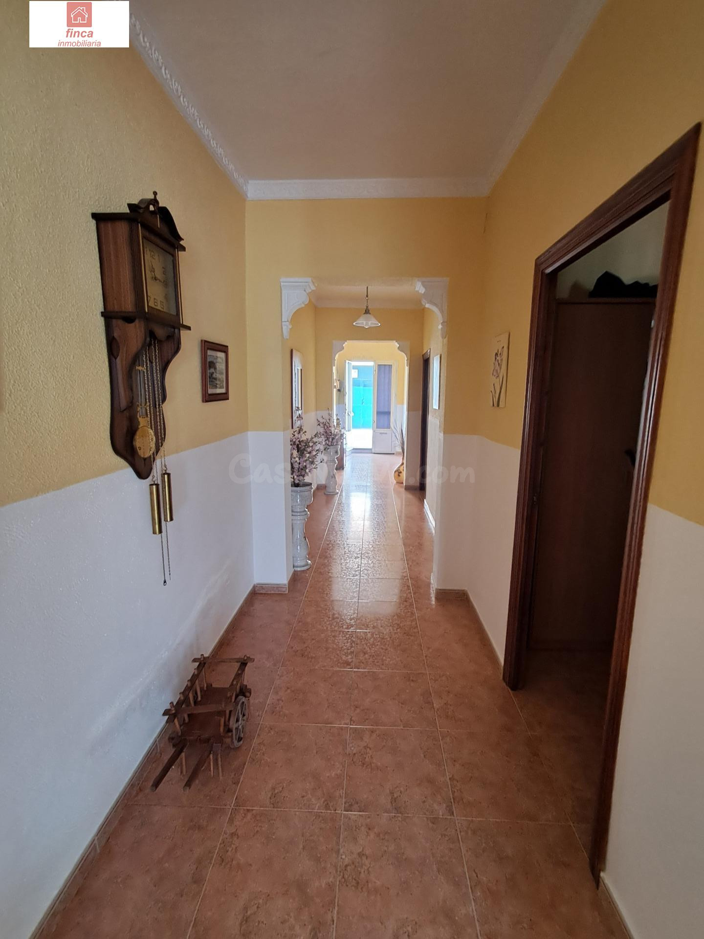SE VENDE VIVIENDA EN MONTIJO, ZONA CENTRO, REFORMADA, AMPLIA Y LUMINOSA, CERCA DE TODOS LOS SERVICIOS - foto 5