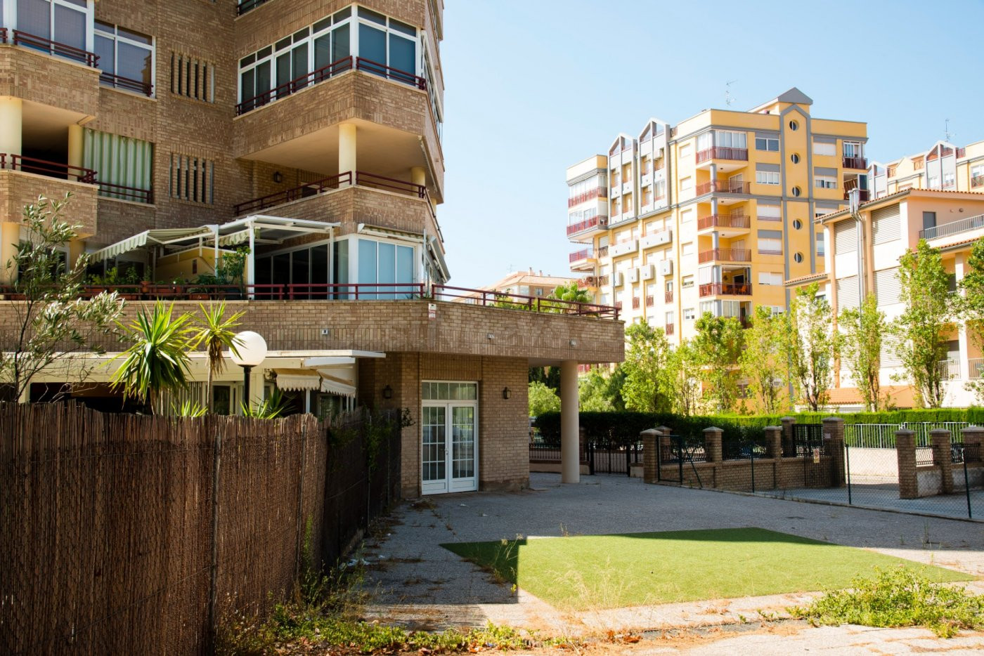 Oportunidad de local comercial en Benicasim con terraza y zo - foto 2
