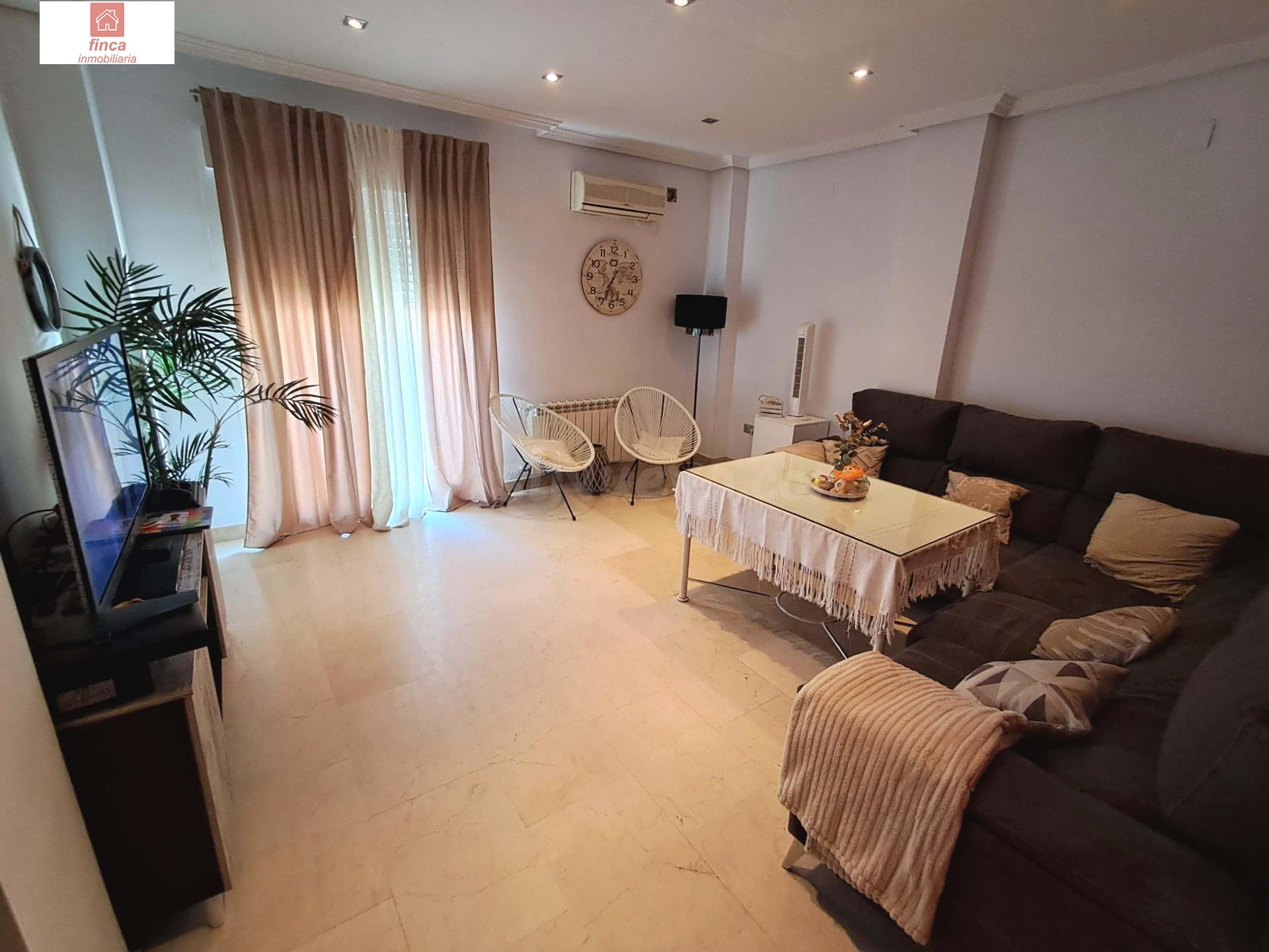 VENTA PUEBLA DE LA CALZADA, DUPLEX CON GARAJE Y TRASTERO, AMPLIO PATIO, LUMINOSO, CALEFACCIÓN CENTRAL - foto 3