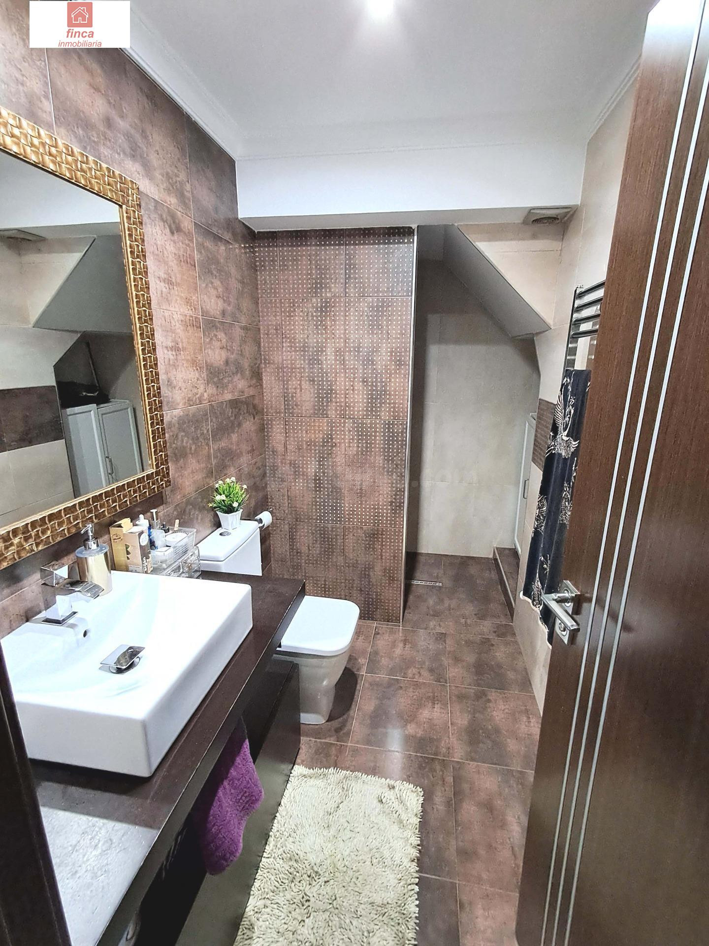 VENTA PUEBLA DE LA CALZADA, DUPLEX CON GARAJE Y TRASTERO, AMPLIO PATIO, LUMINOSO, CALEFACCIÓN CENTRAL - foto 4