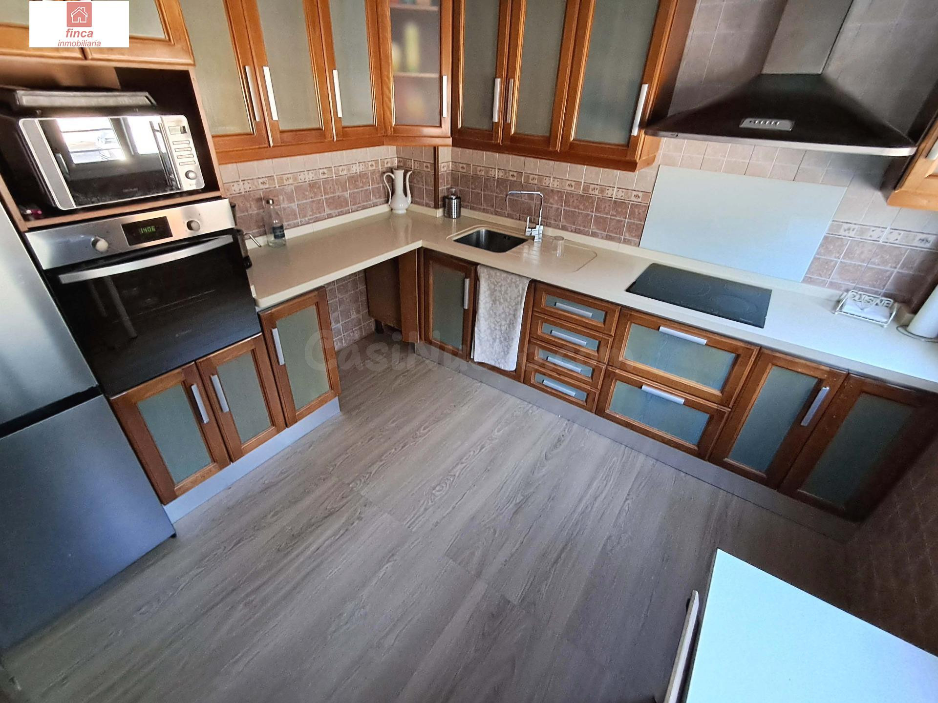 VENTA PUEBLA DE LA CALZADA, DUPLEX CON GARAJE Y TRASTERO, AMPLIO PATIO, LUMINOSO, CALEFACCIÓN CENTRAL - foto 5
