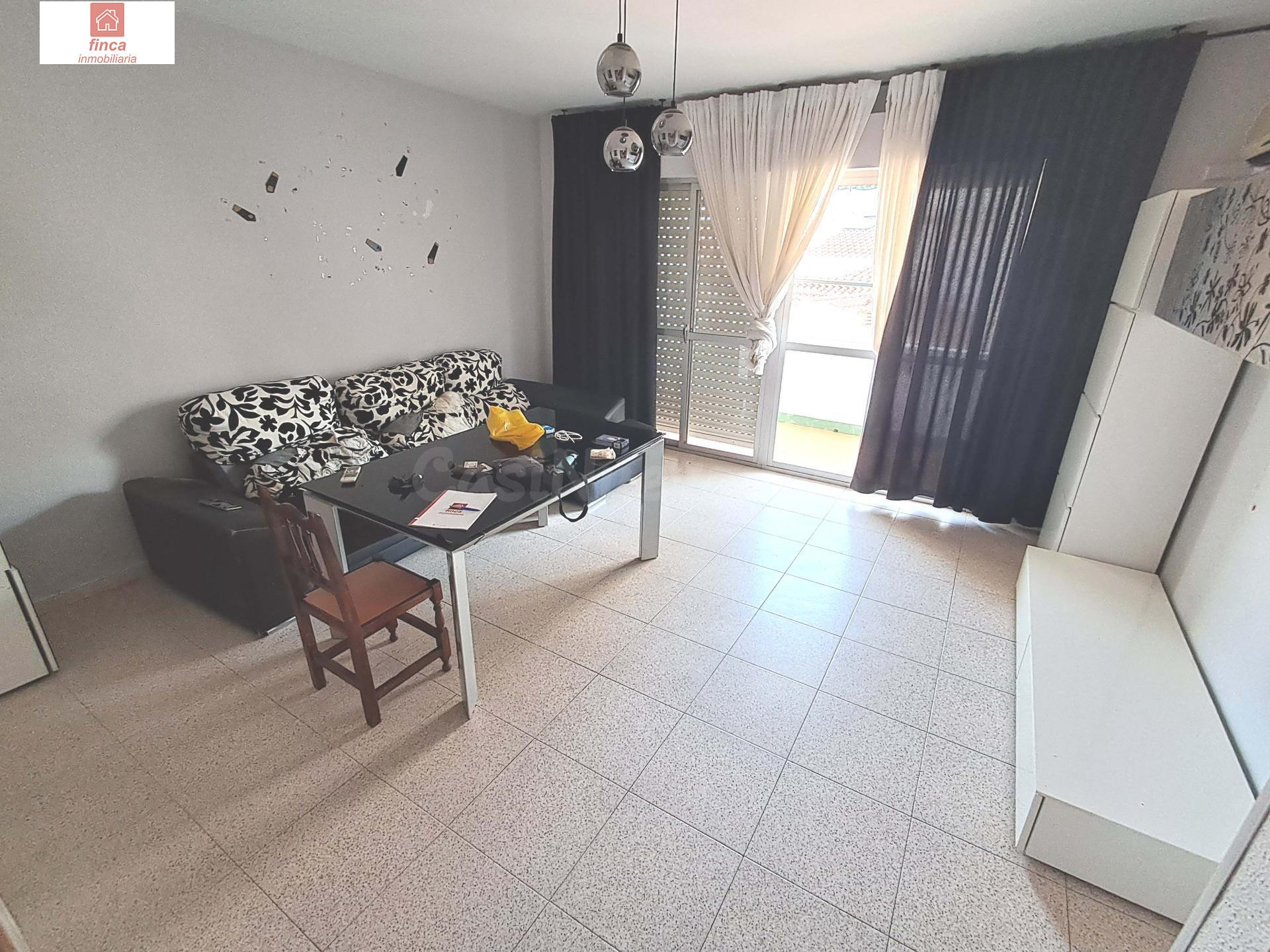 VENTA PUEBLA DE LA CALZADA, ZONA CENTRO,  PISO EN 1ª PLANTA SIN ASCENSOR, AMPLIO PISO DE 120 M2, CON TERRAZA, Y DOS PLAZAS DE GARAJE