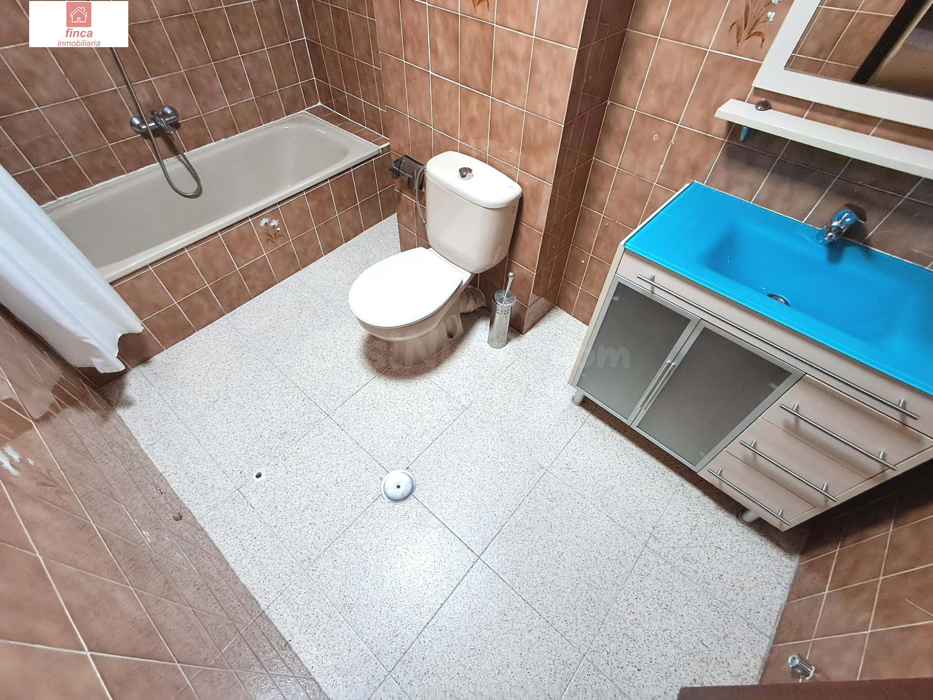 VENTA PUEBLA DE LA CALZADA, ZONA CENTRO,  PISO EN 1ª PLANTA SIN ASCENSOR, AMPLIO PISO DE 120 M2, CON TERRAZA, Y DOS PLAZAS DE GARAJE - foto 4