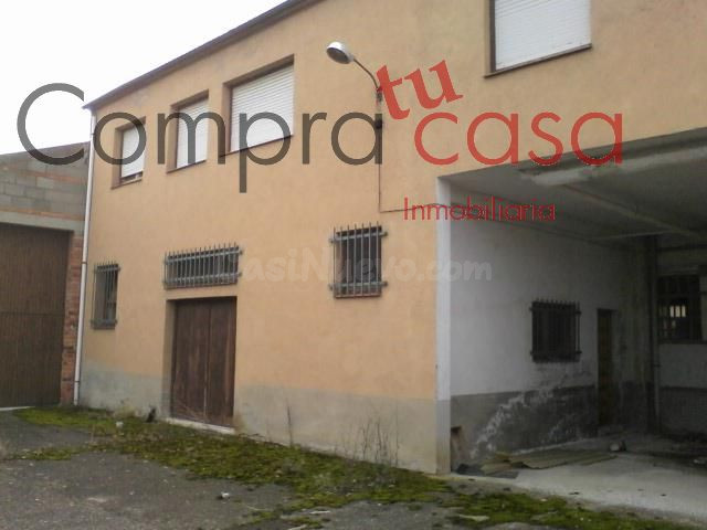 VENTA SUELO INDUSTRIAL CON NAVES.-. - foto 3