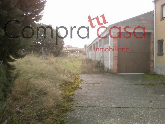 VENTA SUELO INDUSTRIAL CON NAVES.-. - foto 4