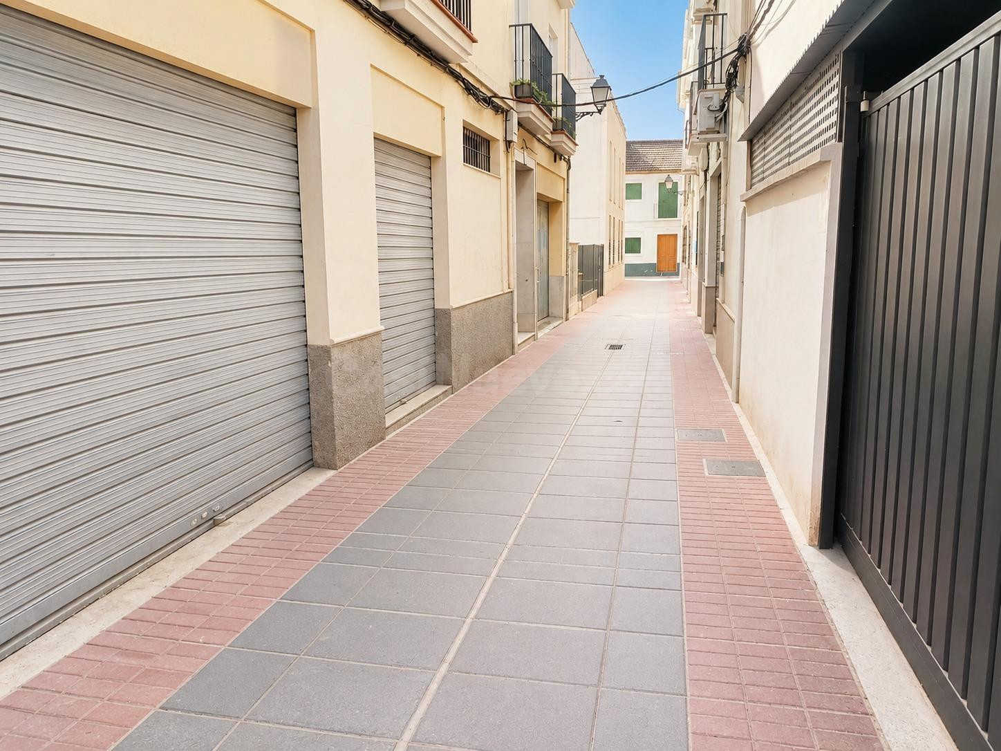 Plazas de garaje y trasteros en pleno centro de Santa Fe - foto 2