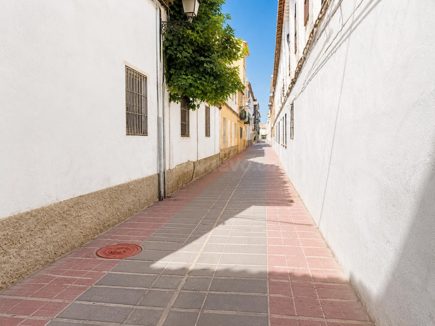 Plazas de garaje y trasteros en pleno centro de Santa Fe - foto 4