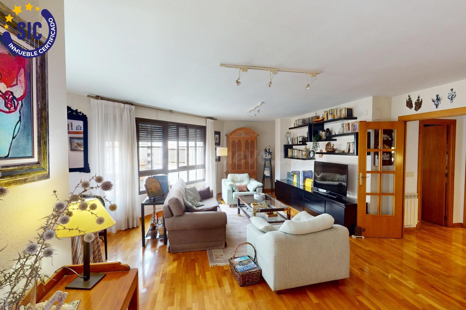 Amplia vivienda exterior y esquinera con 4 hab, 2 baños, bal - foto 2