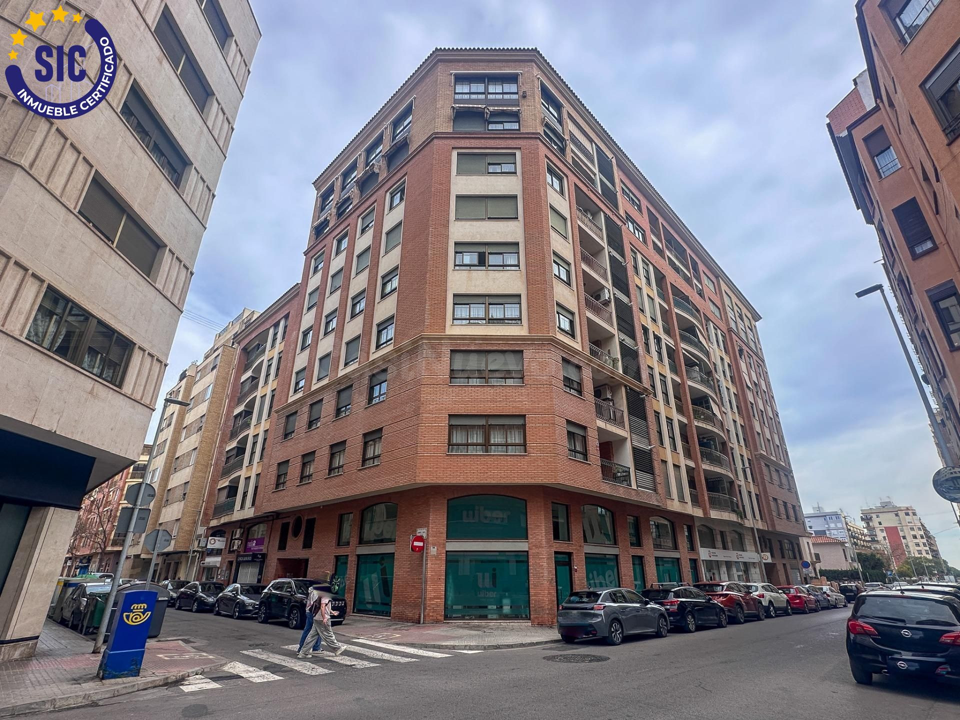 Amplia vivienda exterior y esquinera con 4 hab, 2 baños, bal - foto 3