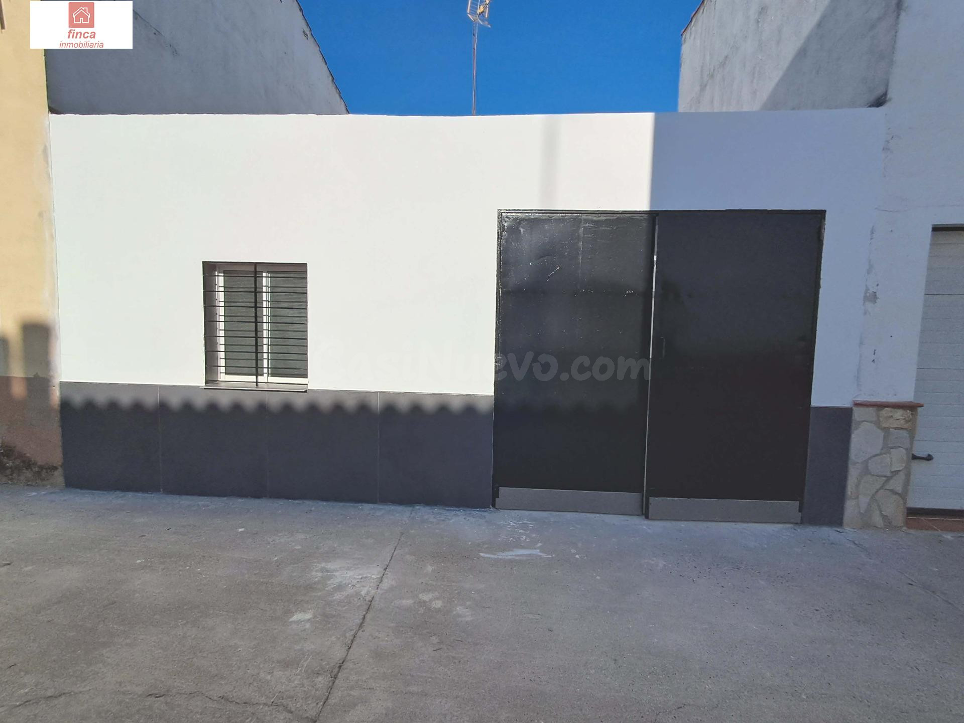 PUEBLA DE LA CALZADA, VIVIENDA TIPO DUPLEX, REFORMADA, CON GARAJE Y TRASTERO, LUMINOSA Y CON PATIO AMPLIO - foto 2