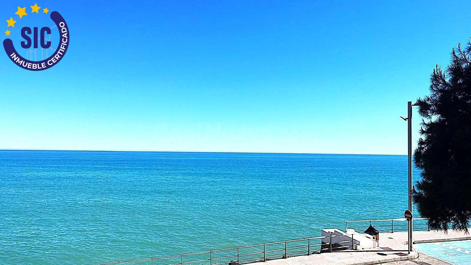 Amplio apartamento de 3 dormitorios en primera línea de mar con vistas al mar mediterráneo