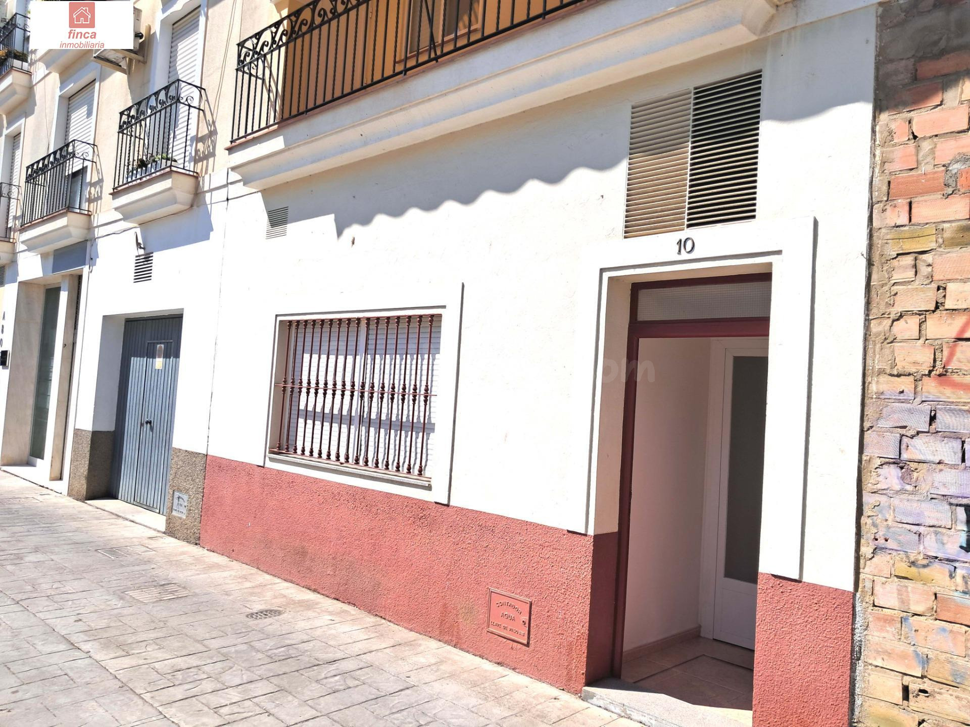 VENTA MONTIJO, LOCAL COMERCIAL U OFICINA EN ZONA CENTRO, CLIMATIZADO, LUMINOSO, DIVIDIDO EN DEPACHOS, BAÑO ADAPTADO