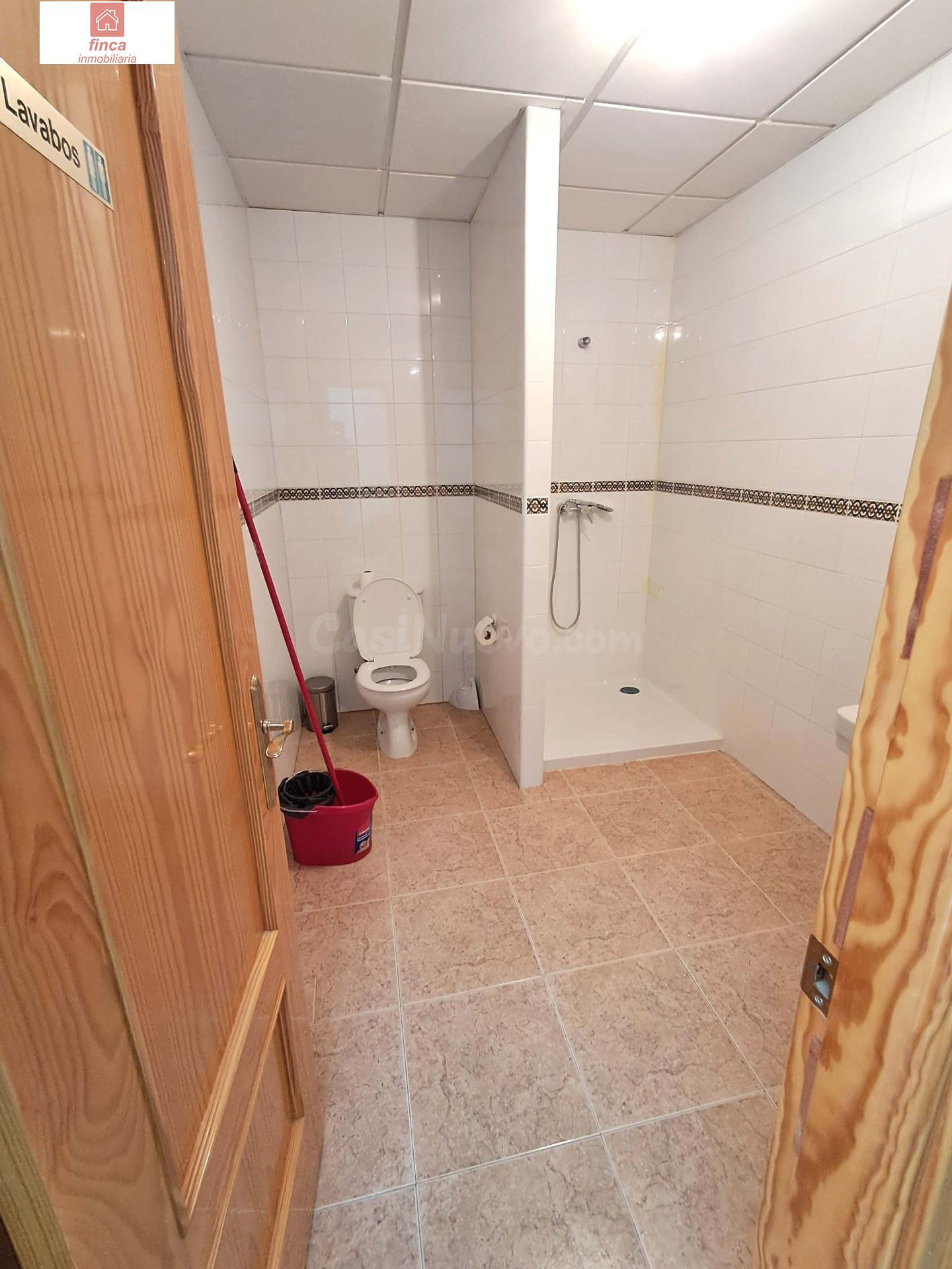VENTA MONTIJO, LOCAL COMERCIAL U OFICINA EN ZONA CENTRO, CLIMATIZADO, LUMINOSO, DIVIDIDO EN DEPACHOS, BAÑO ADAPTADO - foto 4