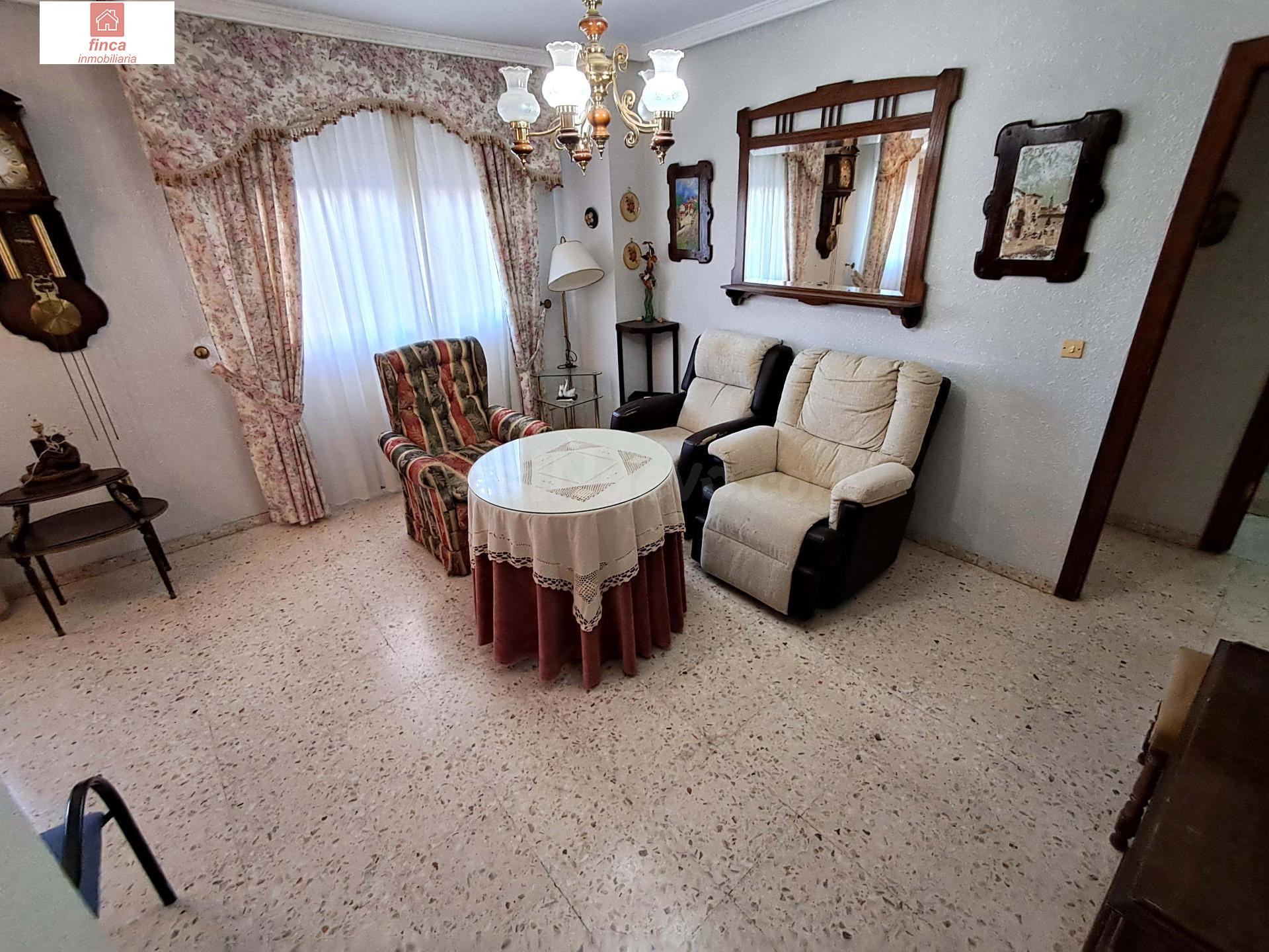 SE VENDE PISO PLANTA BAJA EN MONTIJO, ZONA EL MOLINO, ZONA TRANQUILA, LUMINOSO, Y CON PATIO MUY AMPLIO - foto 5