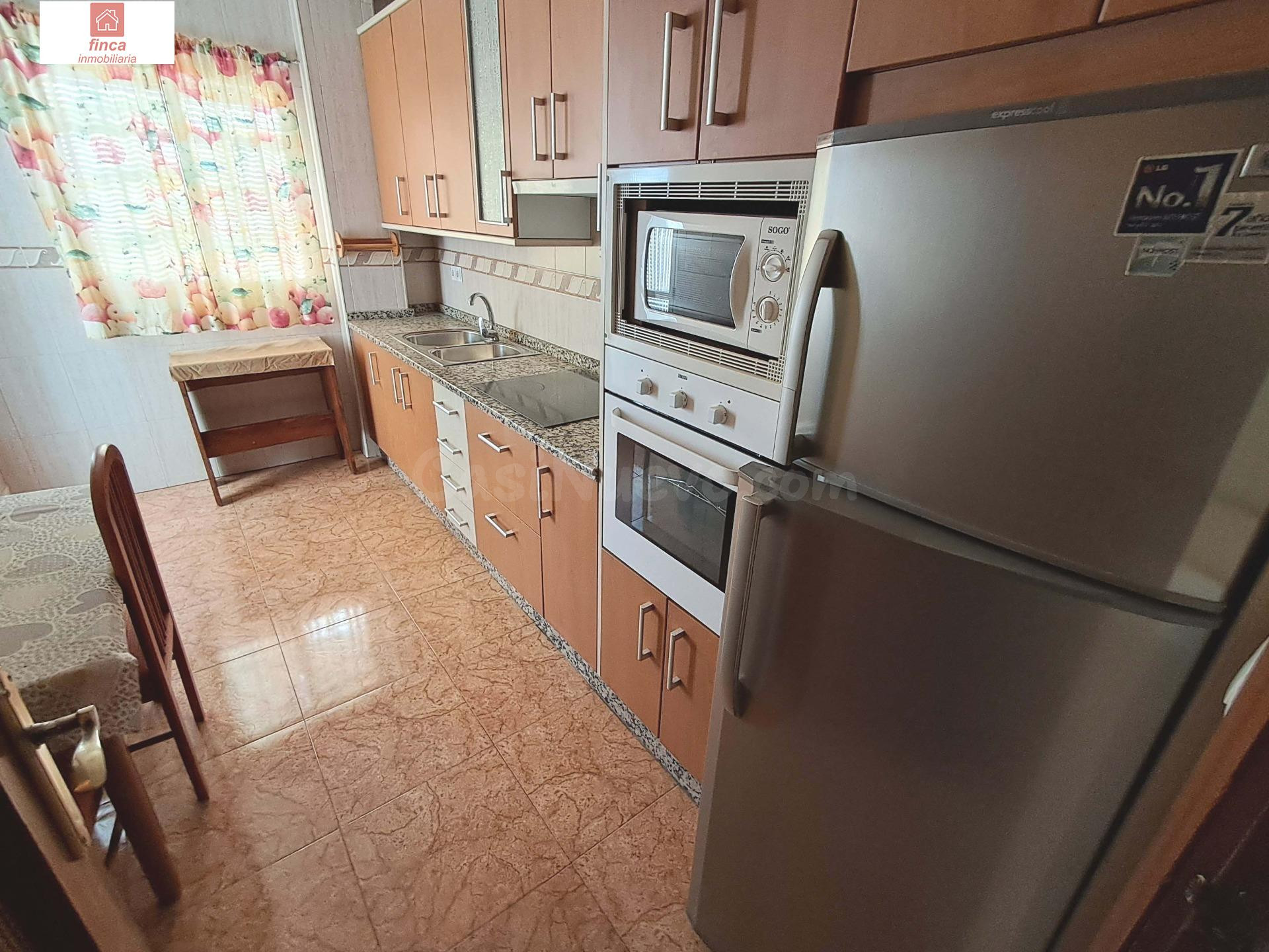 VENTA EN MONTIJO PISO DE PLANTA BAJA, ZONA EL MOLINO, ZONA TRANQUILA, LUMINOSO Y CON PATIO MUY AMPLIO - foto 2
