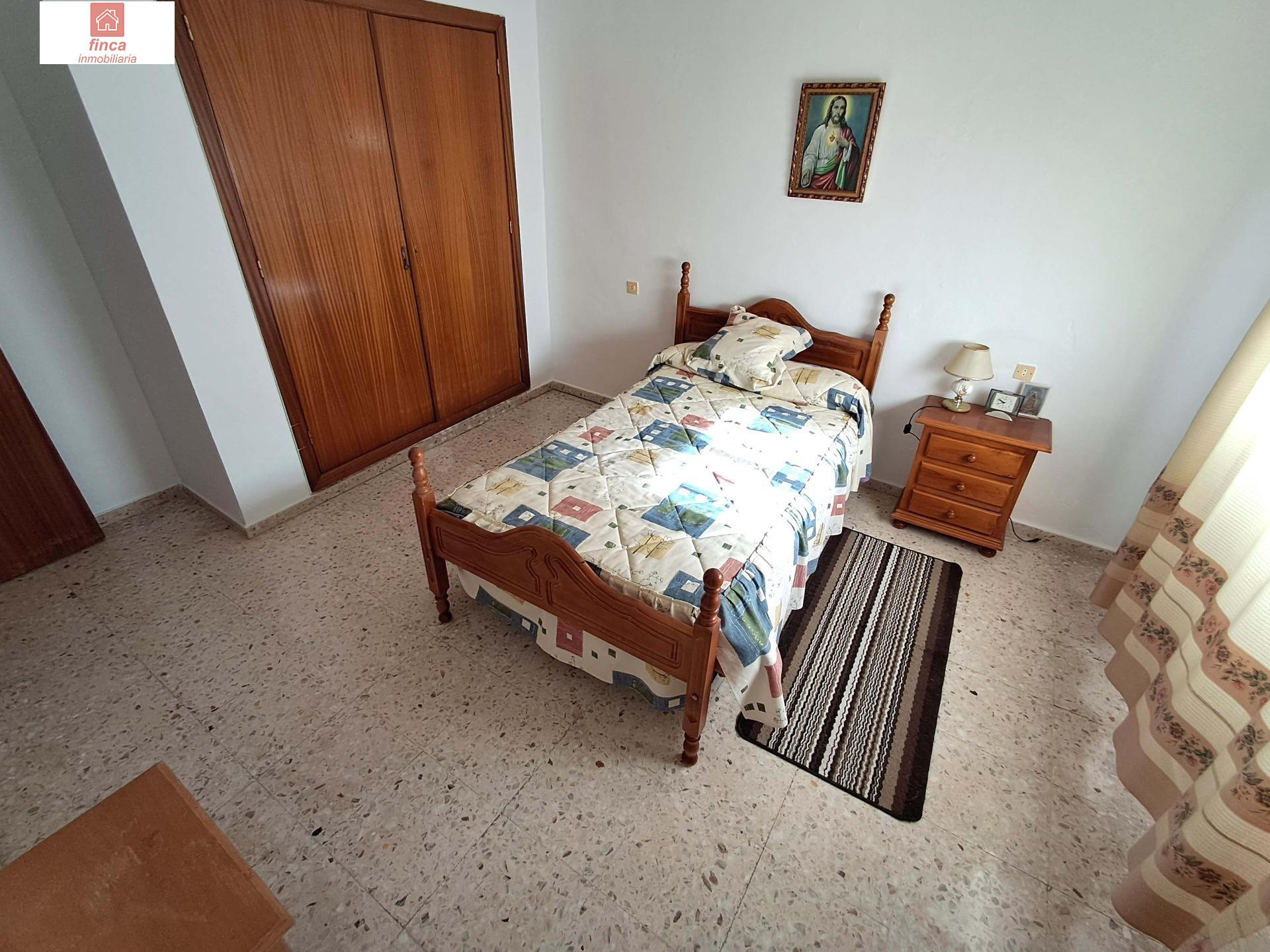 VENTA EN MONTIJO PISO DE PLANTA BAJA, ZONA EL MOLINO, ZONA TRANQUILA, LUMINOSO Y CON PATIO MUY AMPLIO - foto 4