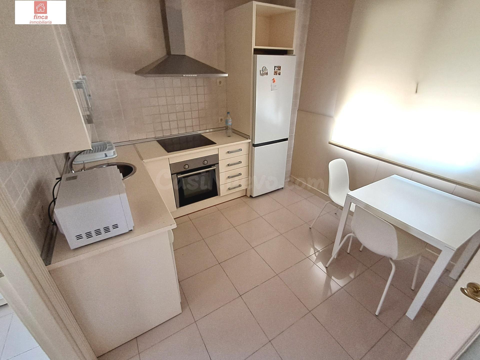 ALQUILER EN MONTIJO, ZONA CENTRO, PISO AMUEBLADO, CON ASCENSOR, CLIMATIZADO, CON EXCELENTES CALIDADES - foto 3