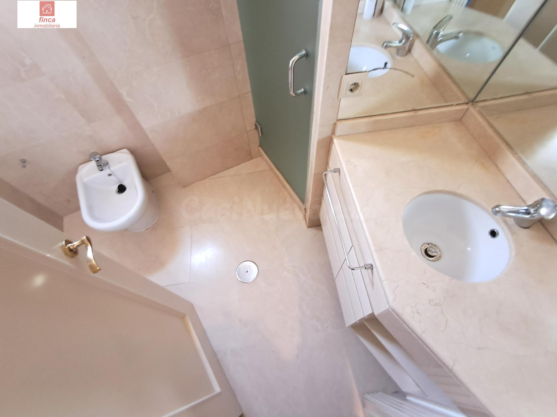 ALQUILER EN MONTIJO, ZONA CENTRO, PISO AMUEBLADO, CON ASCENSOR, CLIMATIZADO, CON EXCELENTES CALIDADES - foto 4