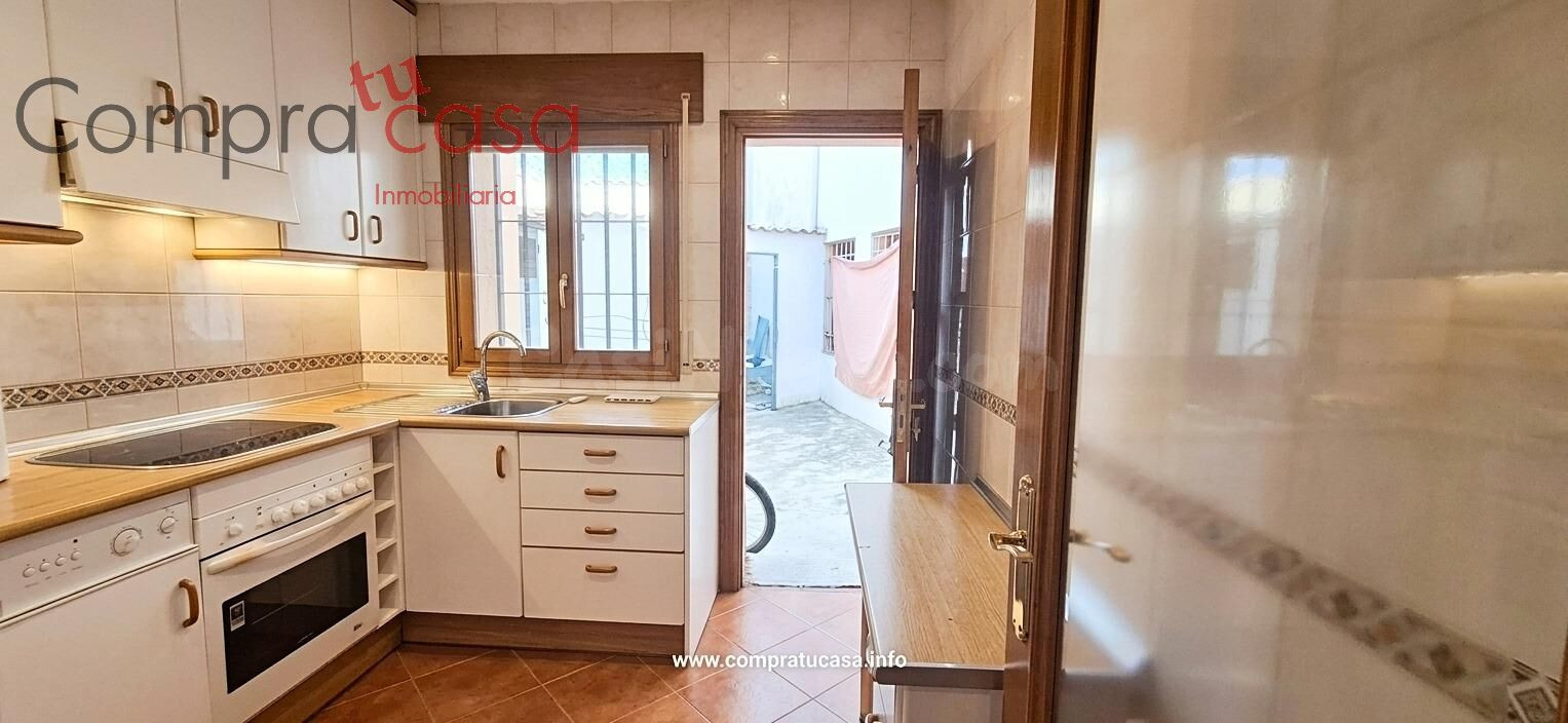 GRAN CASA UNIFAMILIAR EN EL BONITO BARRIO DE ZAMARRALA - foto 5
