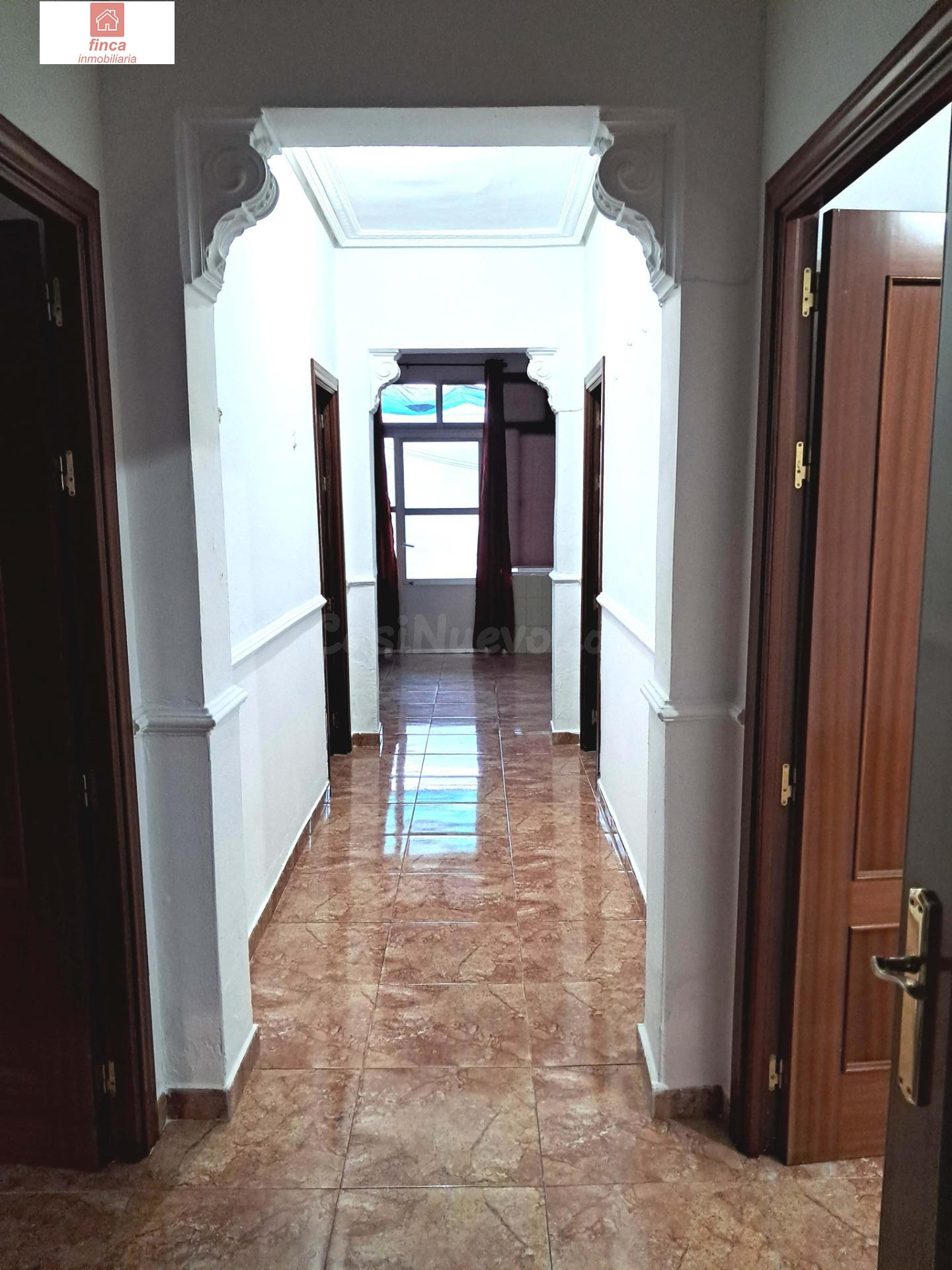 VENTA VIVIENDA DE PLANTA BAJA CON BUHARDILLA EN MONTIJO, ZONA LAS CUMBRES, AMPLIA Y LUMINOSA, CERCA DE COLEGIOS Y SERVICIOS - foto 5