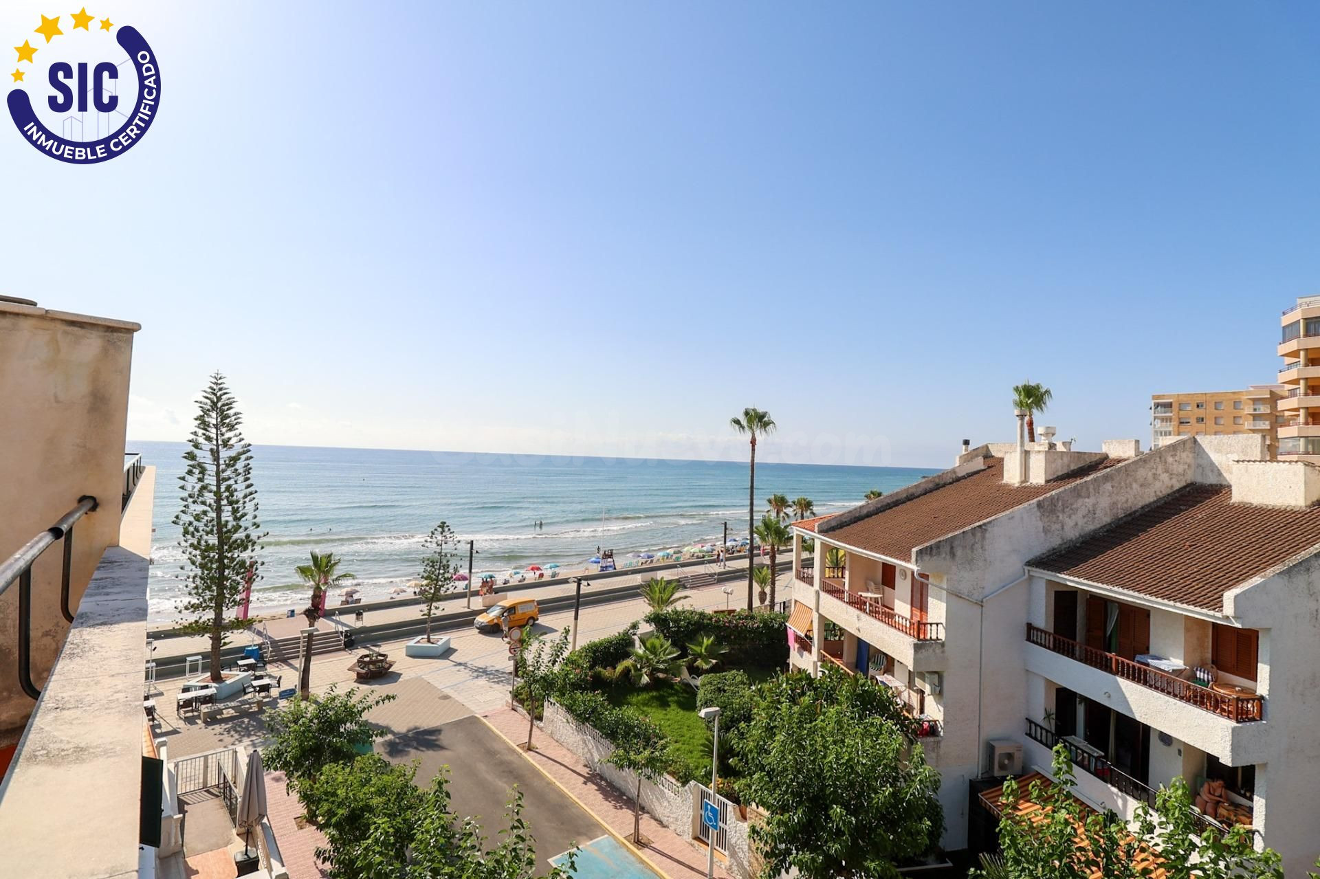 APARTAMENTO DUPLEX CON SOLARIUM DE 59 M2 CON TERRAZA Y CUBIERTA, IDEAL EN PRIMERA LINEA DE PLAYA - MORRO DE GOS