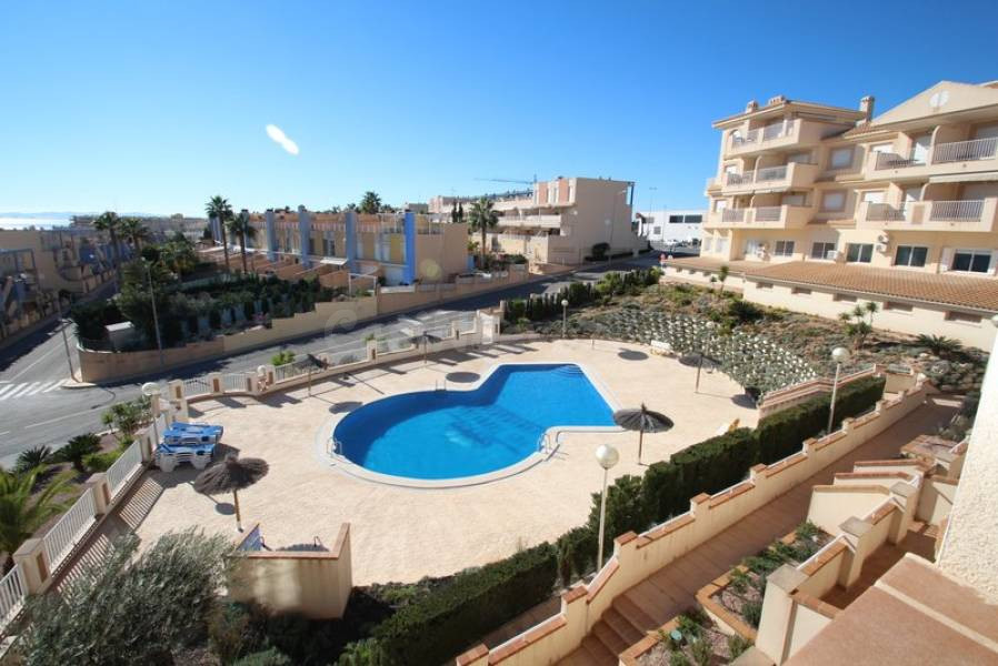 Atico con solarium en Campoamor - foto 2